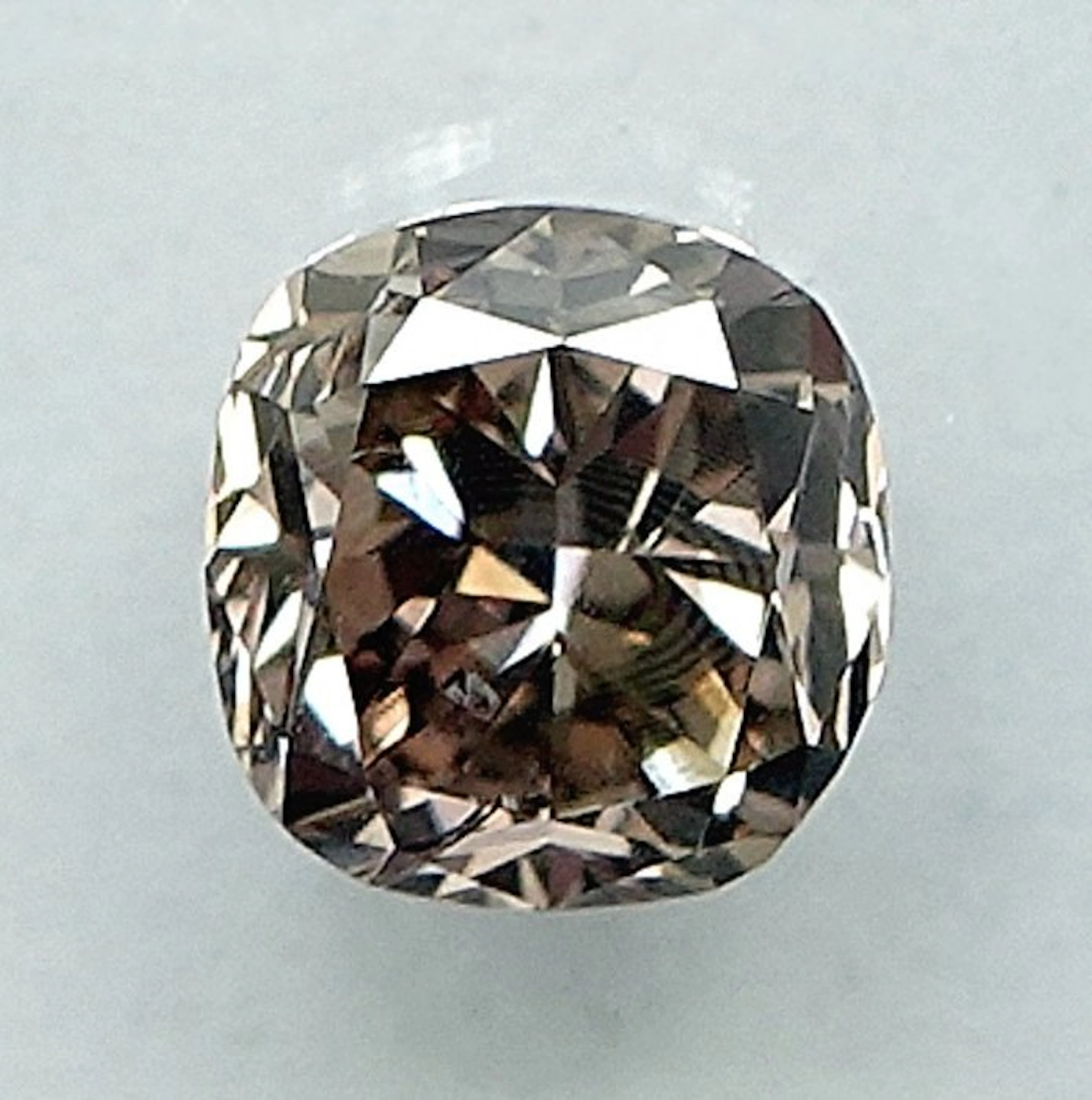 No reserve price - 1 pcs Diamond (Natural coloured)...