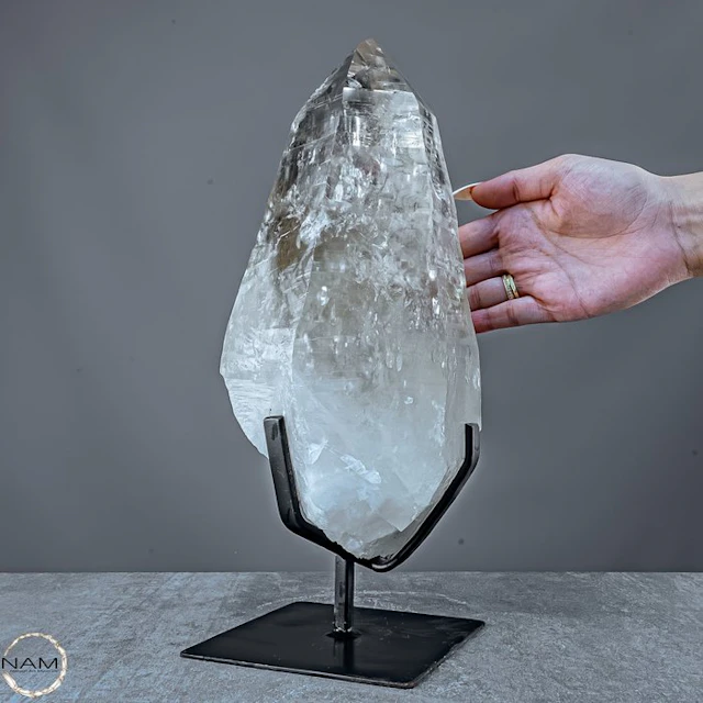 Spectacular 5.6 kg Lemurian quartz crystal on a metal...