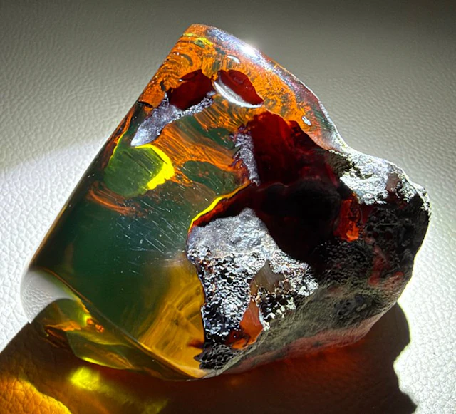 Mexican Amber Chiapas!! AAA Museum Quality!- 106 g