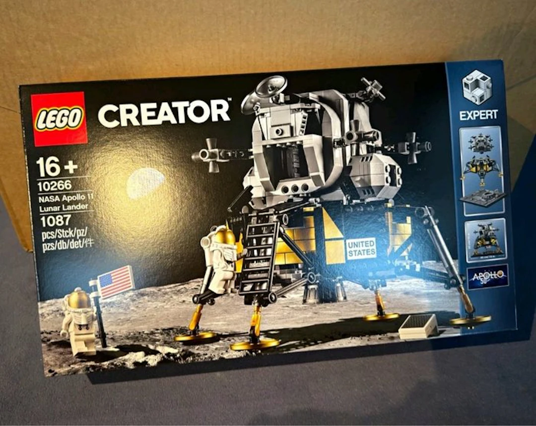 LEGO Set - 10266 - Creator Expert, NASA/ESA - NASA Apollo 11 Lunar Lander