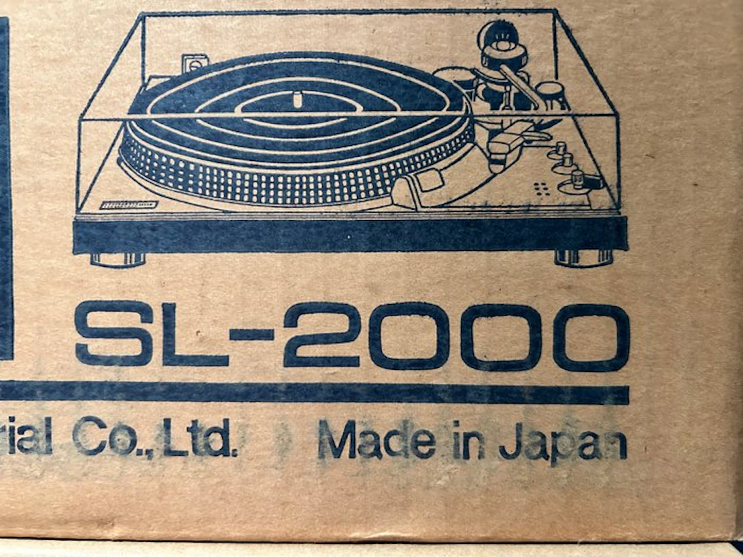 Technics - SL-2000 Direct-Drive Feat. DC Motor Turntable
