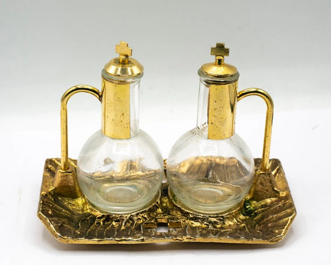 Cruet set - Liturgical set for Mass in gilded bronze and...