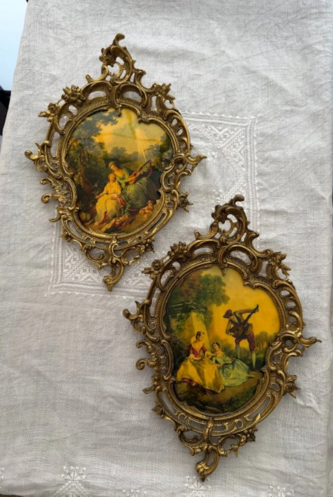 Picture frame (2) - Brass - Rococo gilt-bronze frame