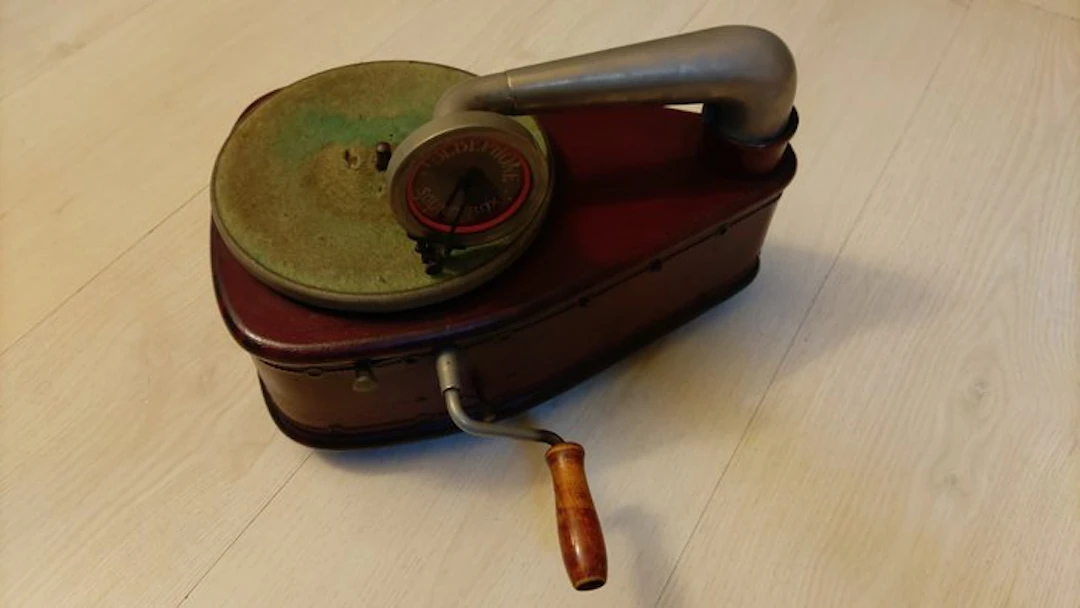 Nirona - Portable 78 rpm gramophone player