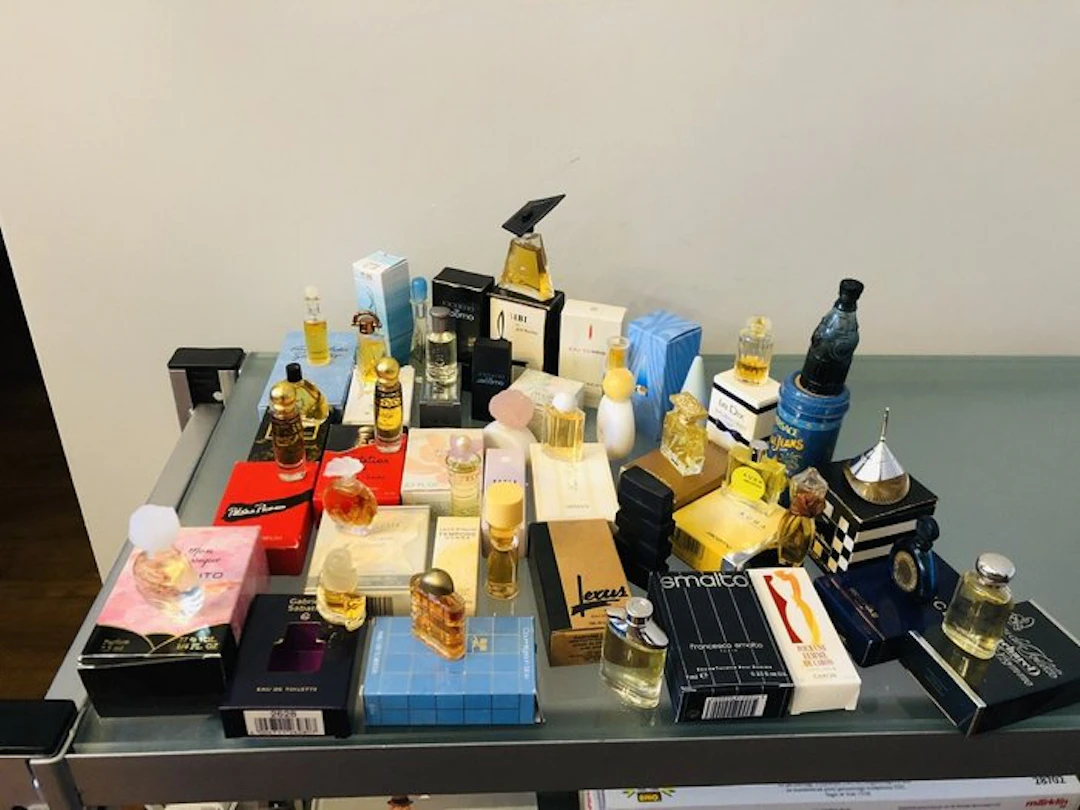 Branded merchandise collection - 30 perfume miniatures