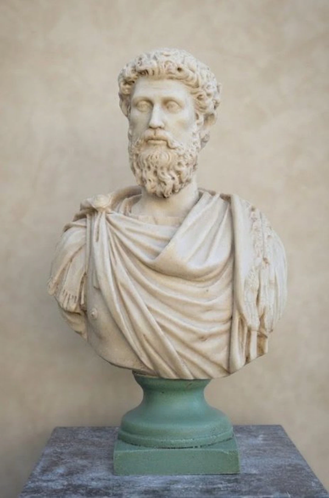 Figure - Bust of Marcus Aurelius - 43 cm - reconstructed in Carrara marble