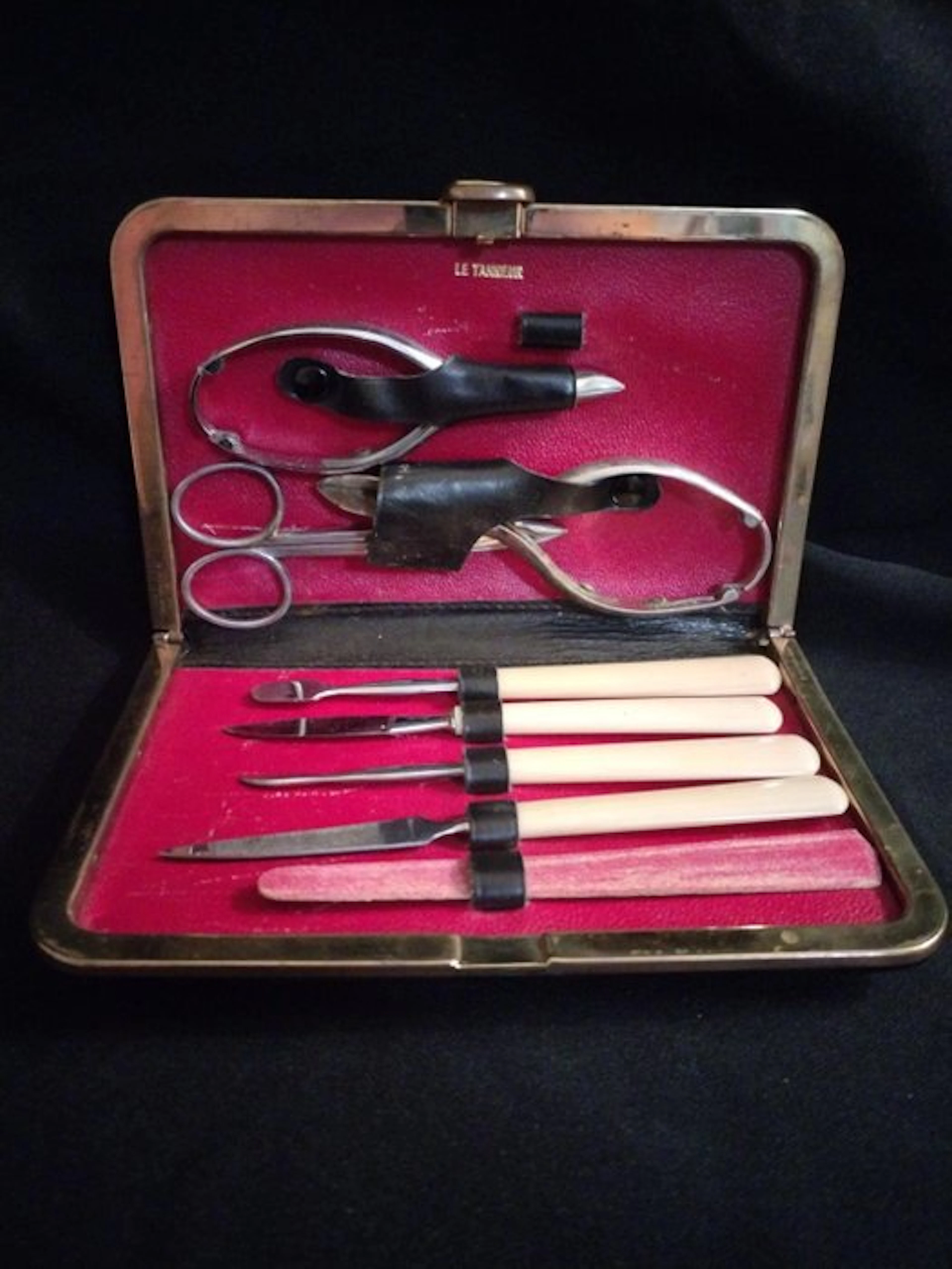 le tanneur - Pharmacy tool Art Deco