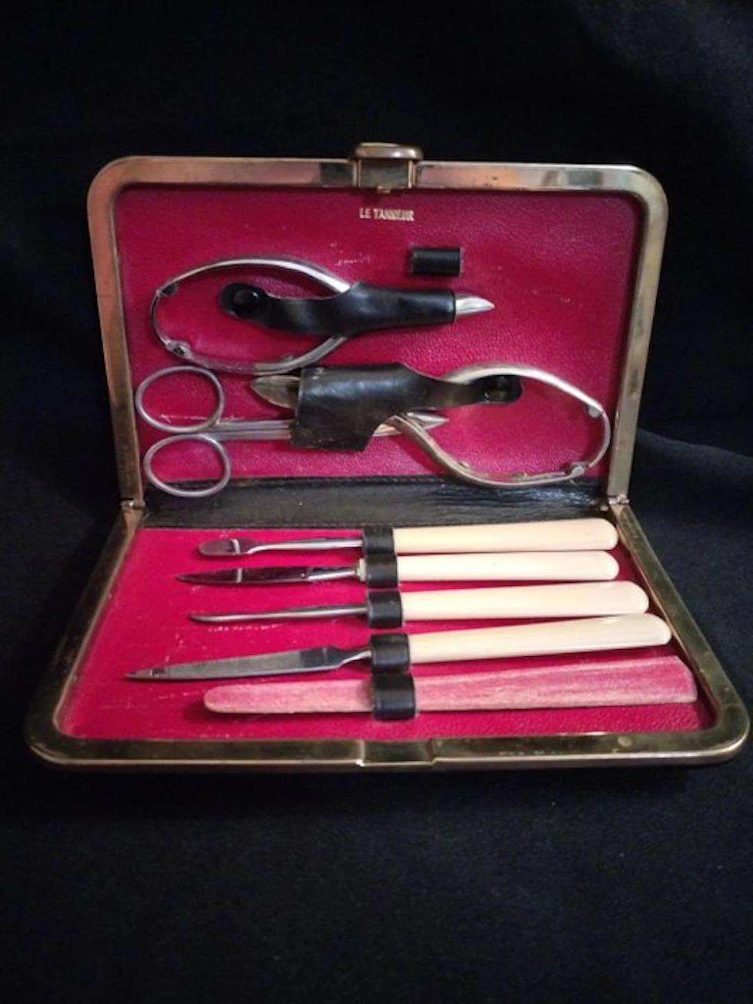 le tanneur - Pharmacy tool Art Deco