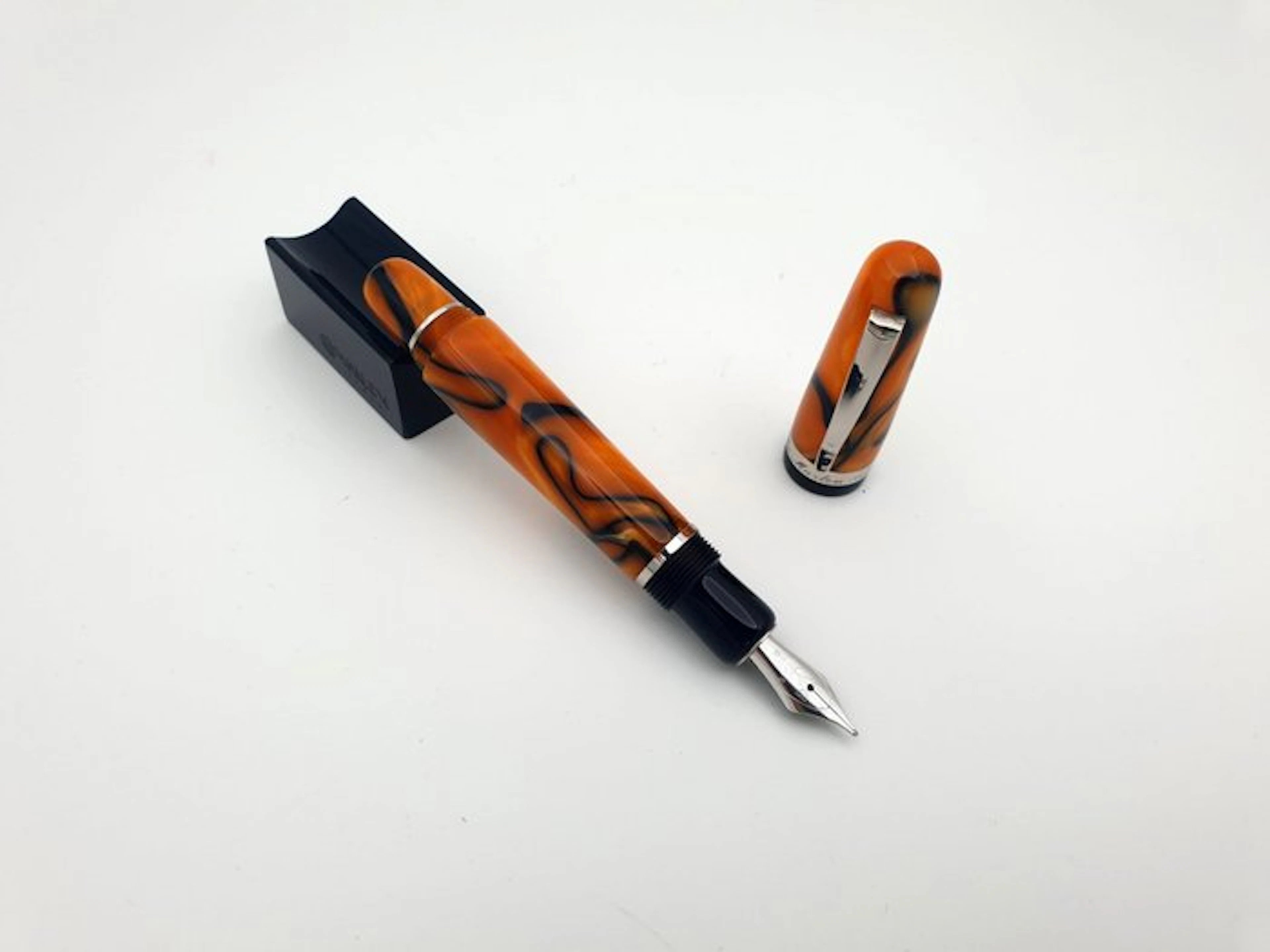 Marlen - Essence - Edizione speciale in resina italiana maculata - Fountain pen