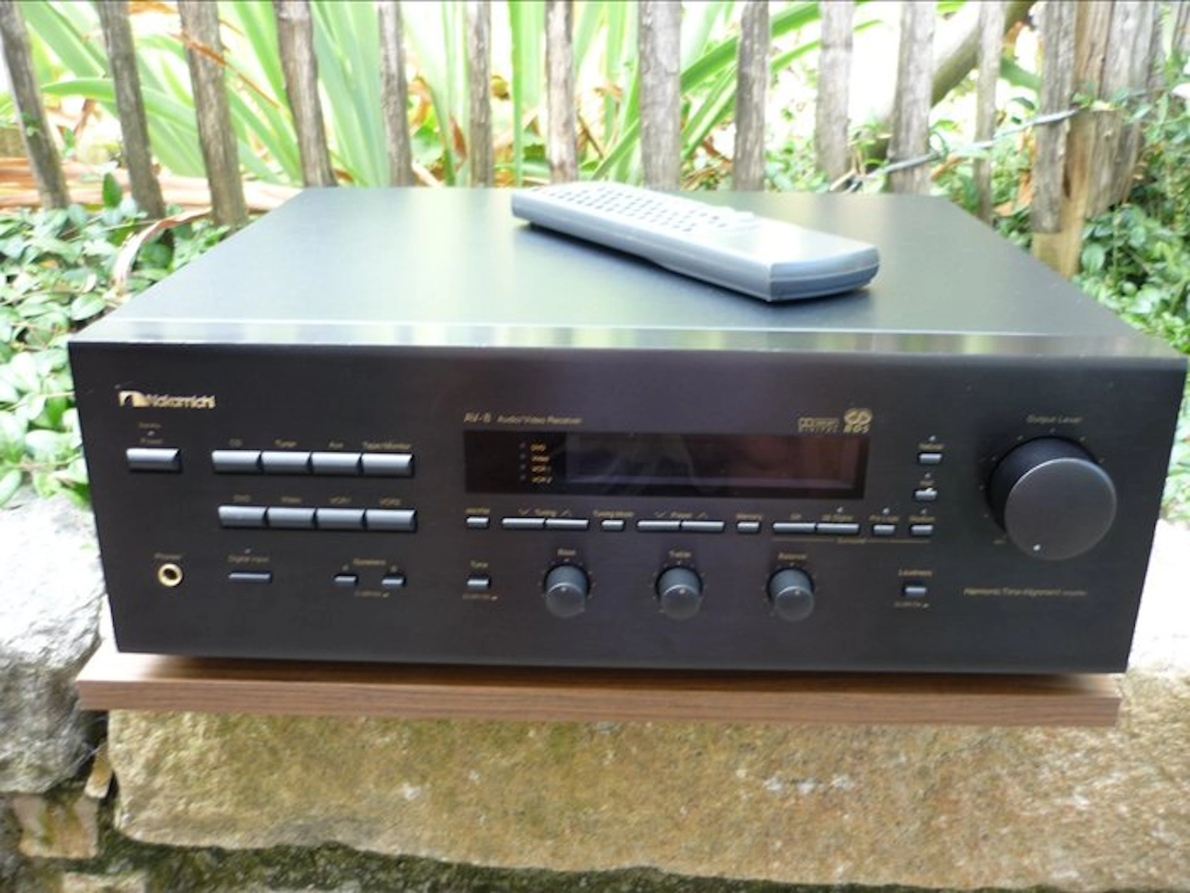 Nakamichi - AV-8 / 5.1-Channel AV Surround Solid state multi-channel receiver
