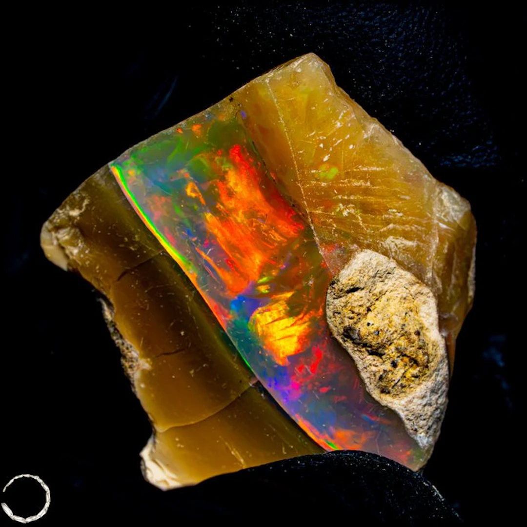Welo-Opal rough from the famous Welo mine – Fascinating...