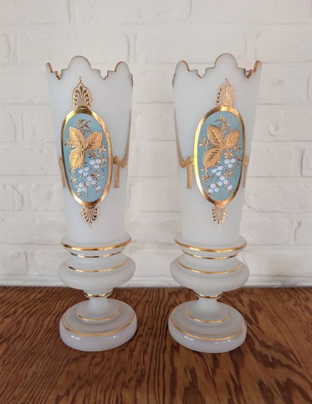 Vase (2) - Opaline glass - Enamelled & gilt opaline