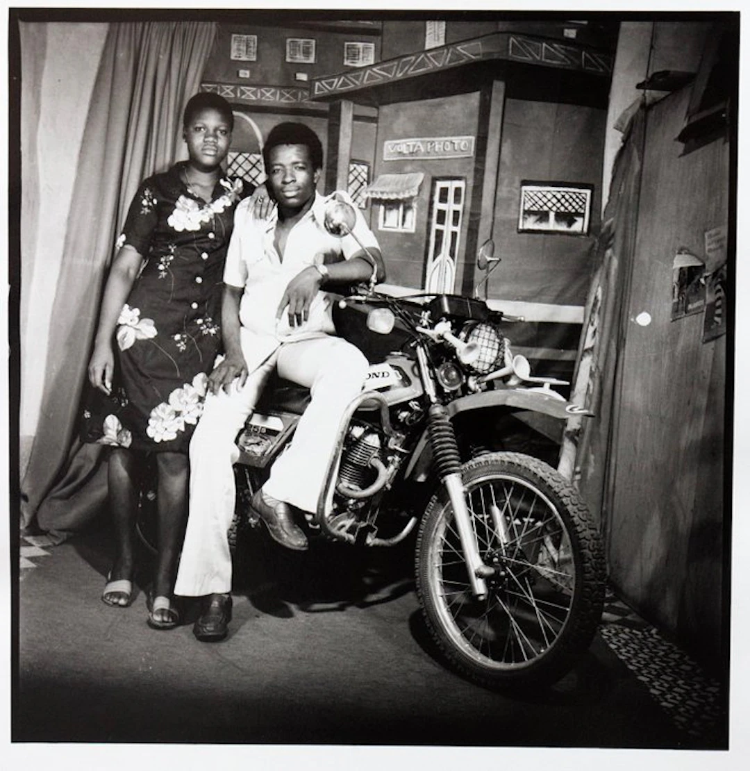 Sanlé Sory (1943–2023) - Couple sur la moto - (Signé à la...