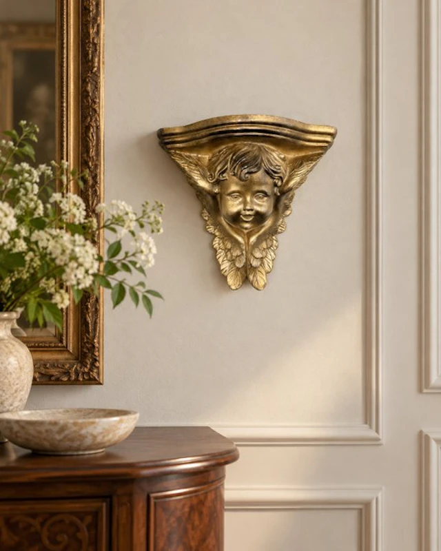 Goudkleurige engelenconsole – sierlijke wanddecoratie met...
