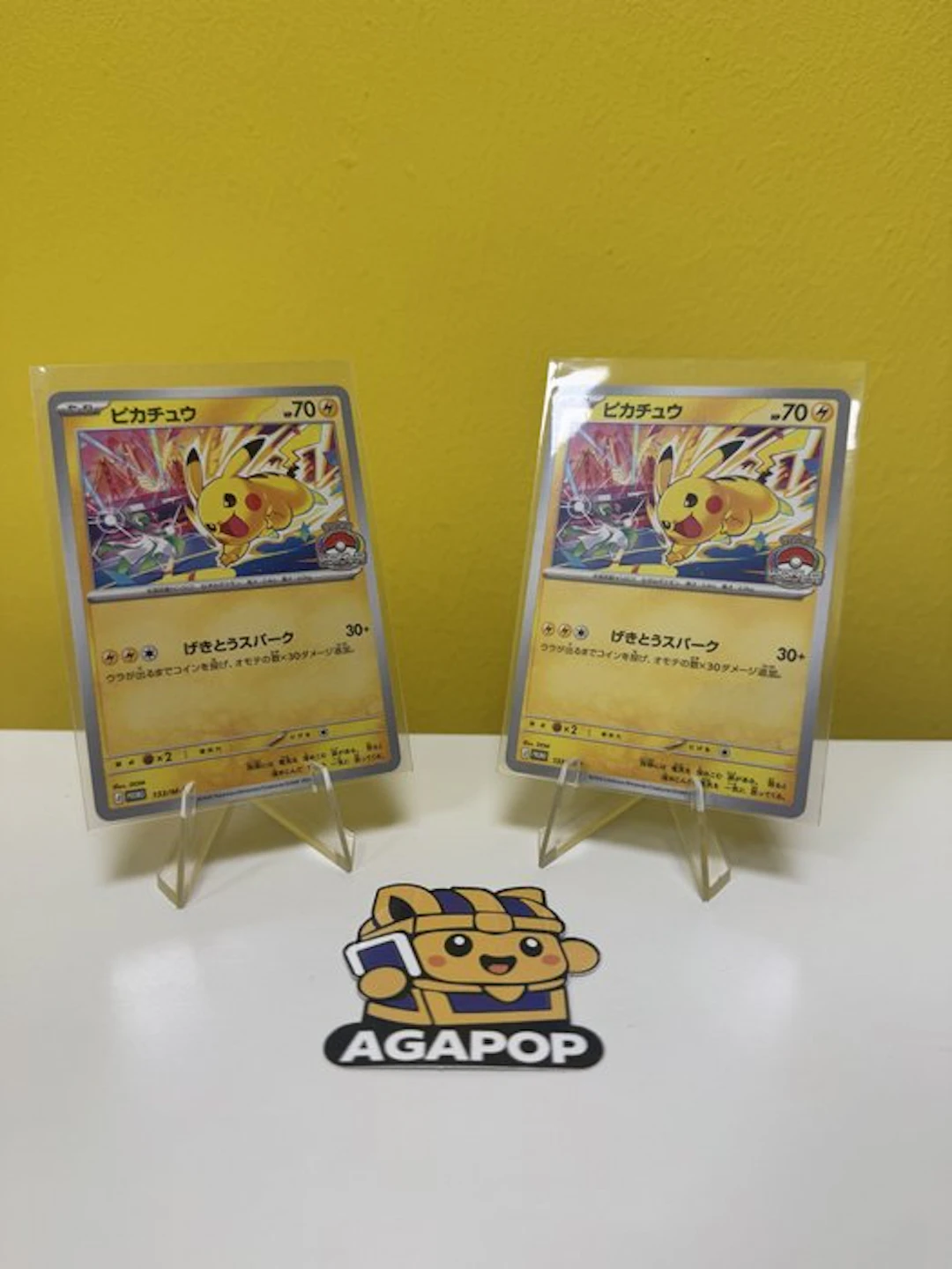 Pokémon - 2 Card - 133/M-P – Carta Promo Pikachu World...