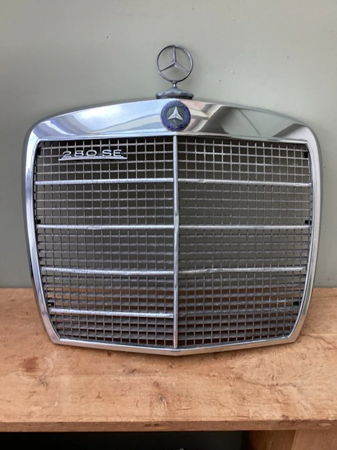 Car body part - Mercedes-Benz - Radiator grille 280 SE - 1960-1970