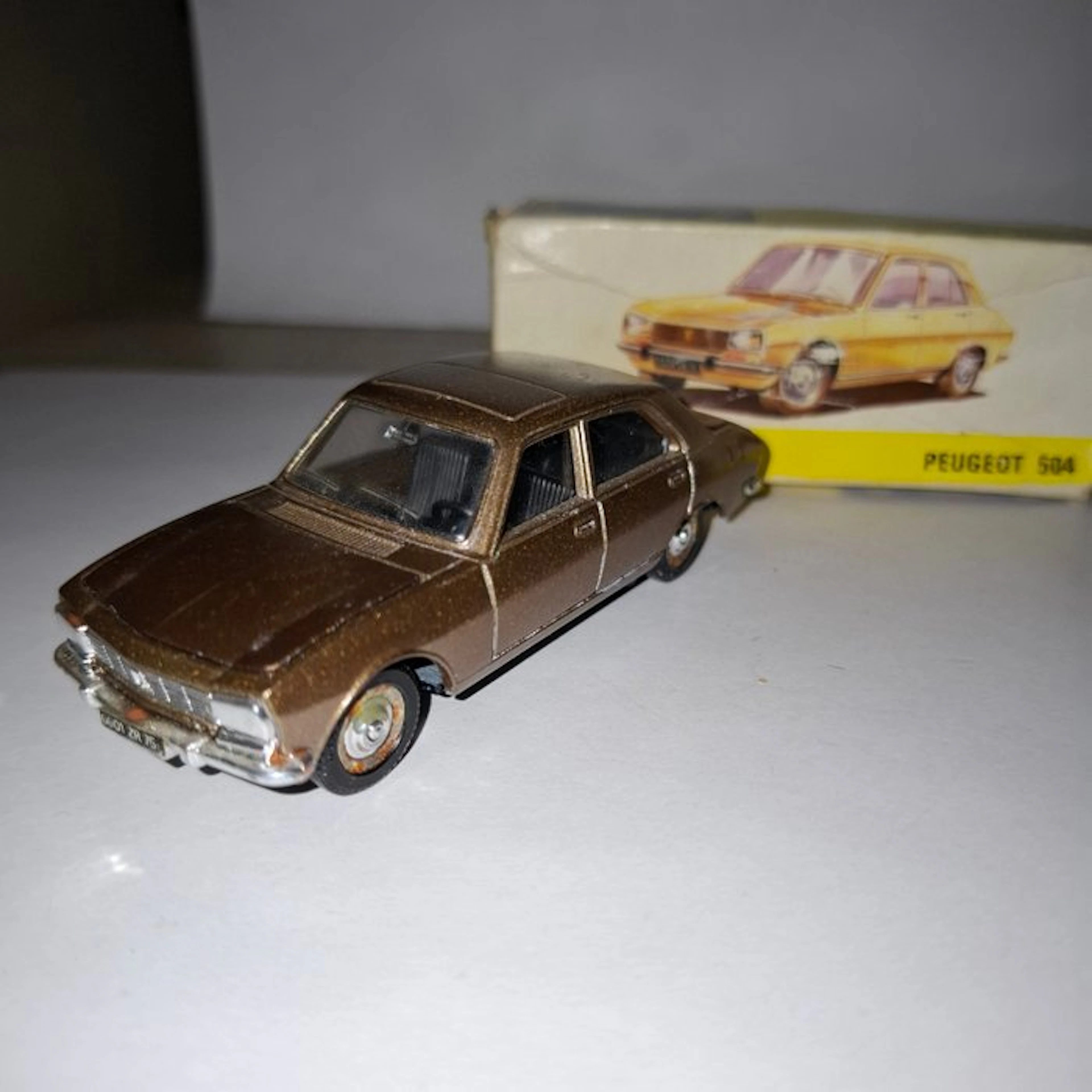 Dinky Toys 1:43 - Model car - Peugeot 504