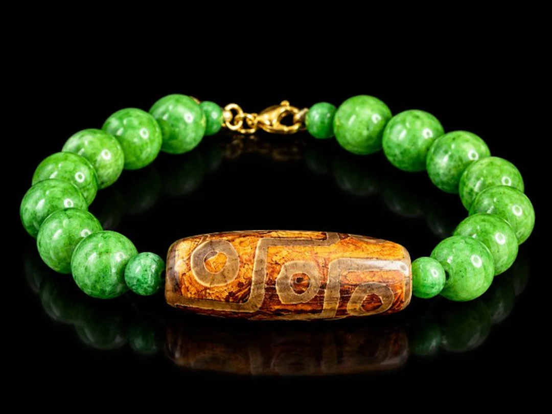 Pretty handmade bracelet - Tibetan-inspired - Green jade...