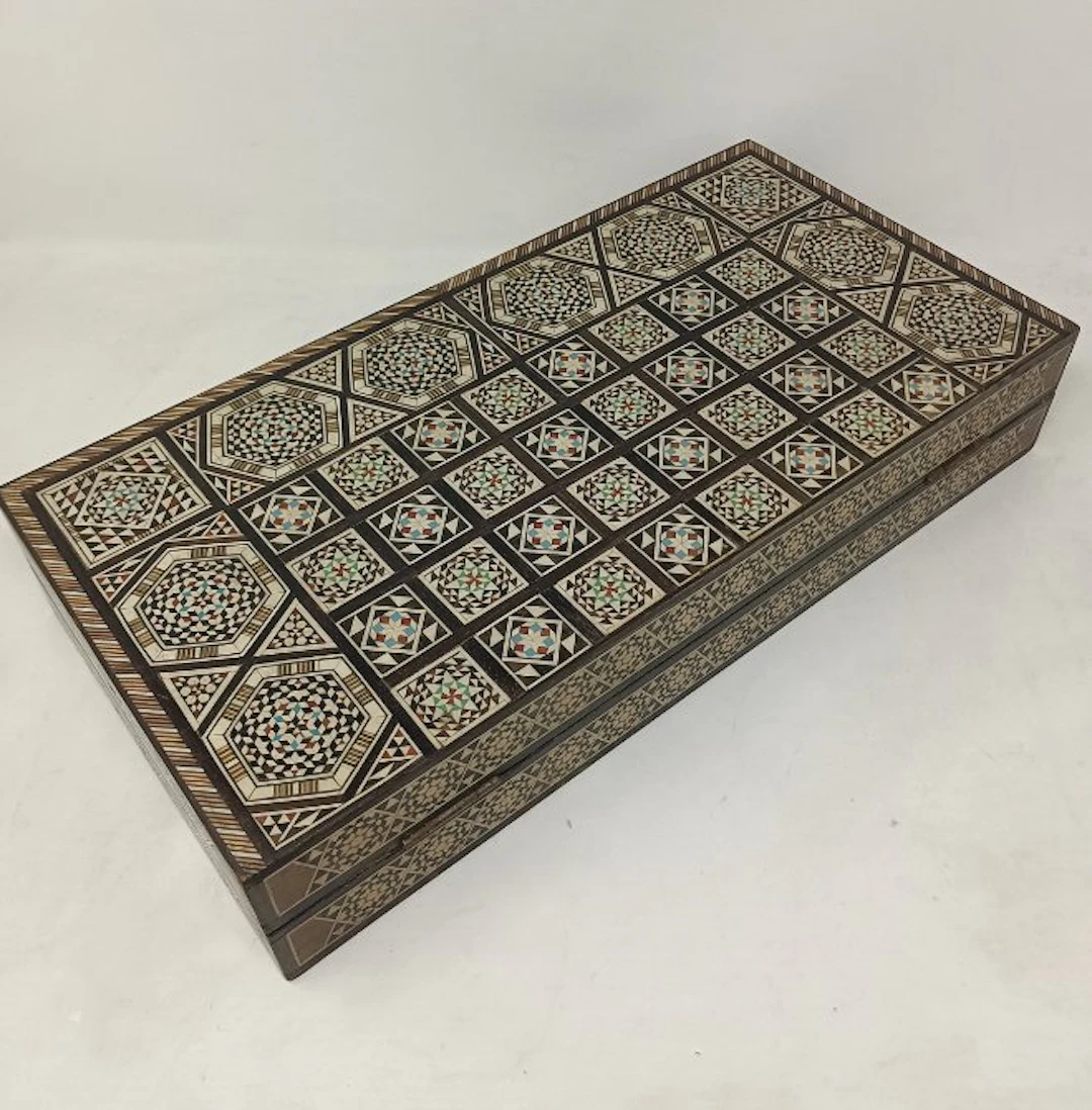 Box - Wood - Foldable cassette-style game box.