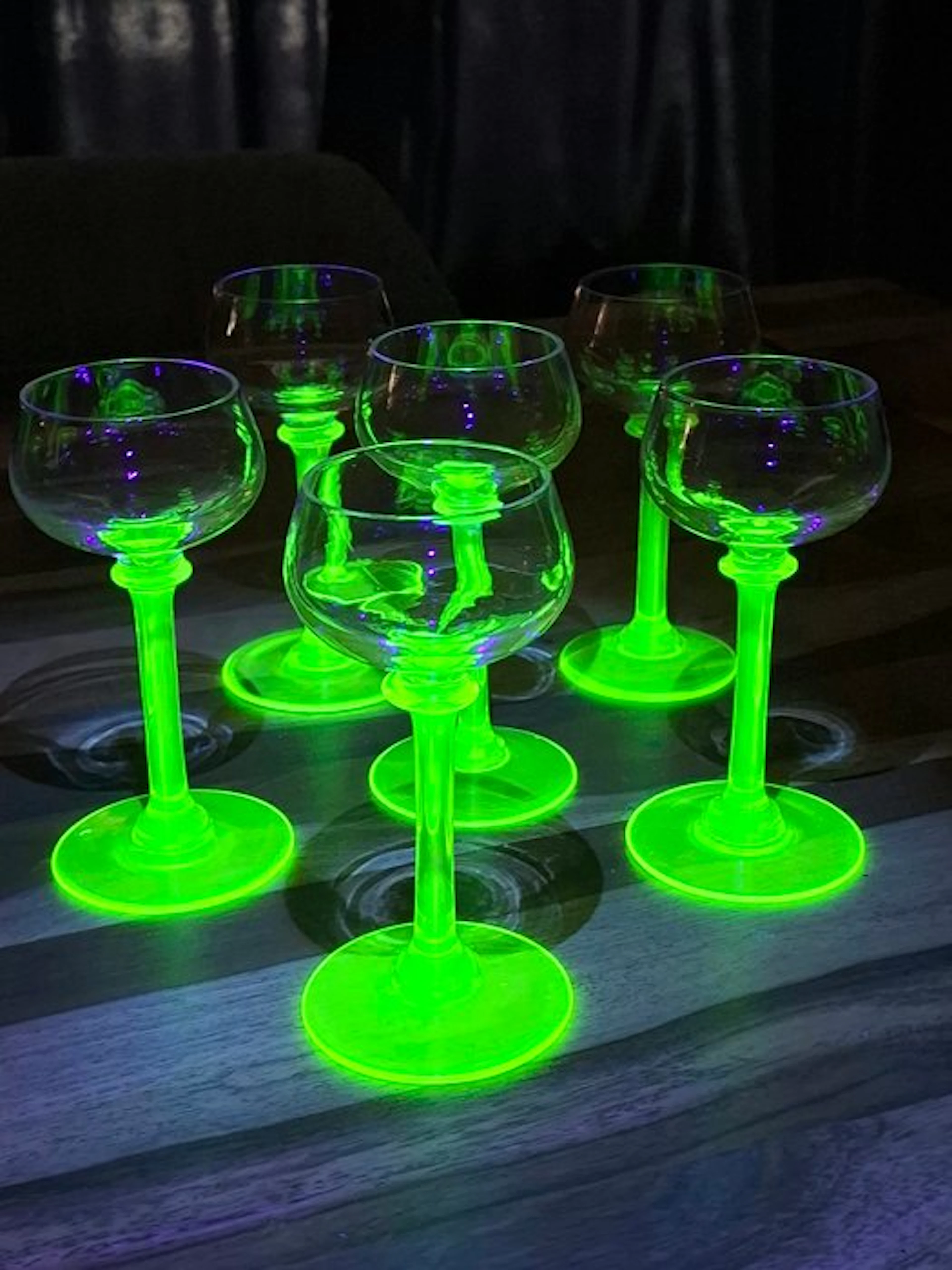 Doyen - Wine glass (6) - Uranium glass