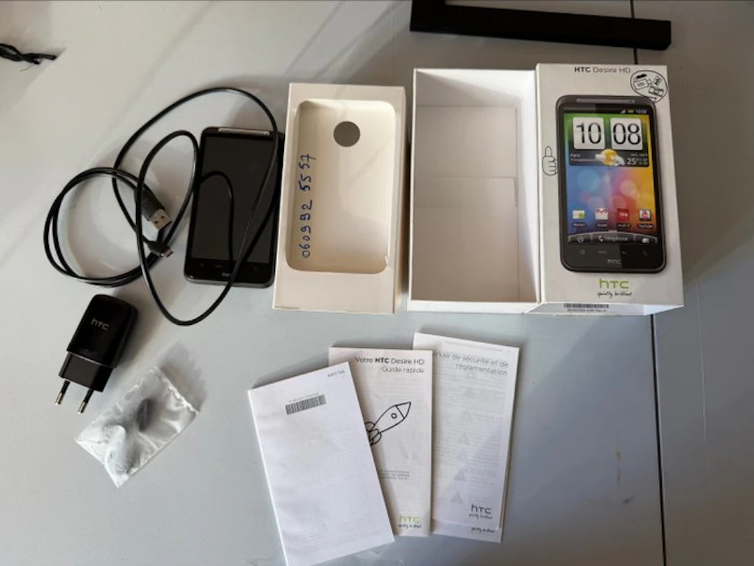 HTC Desire HD - Mobile phone - In original box