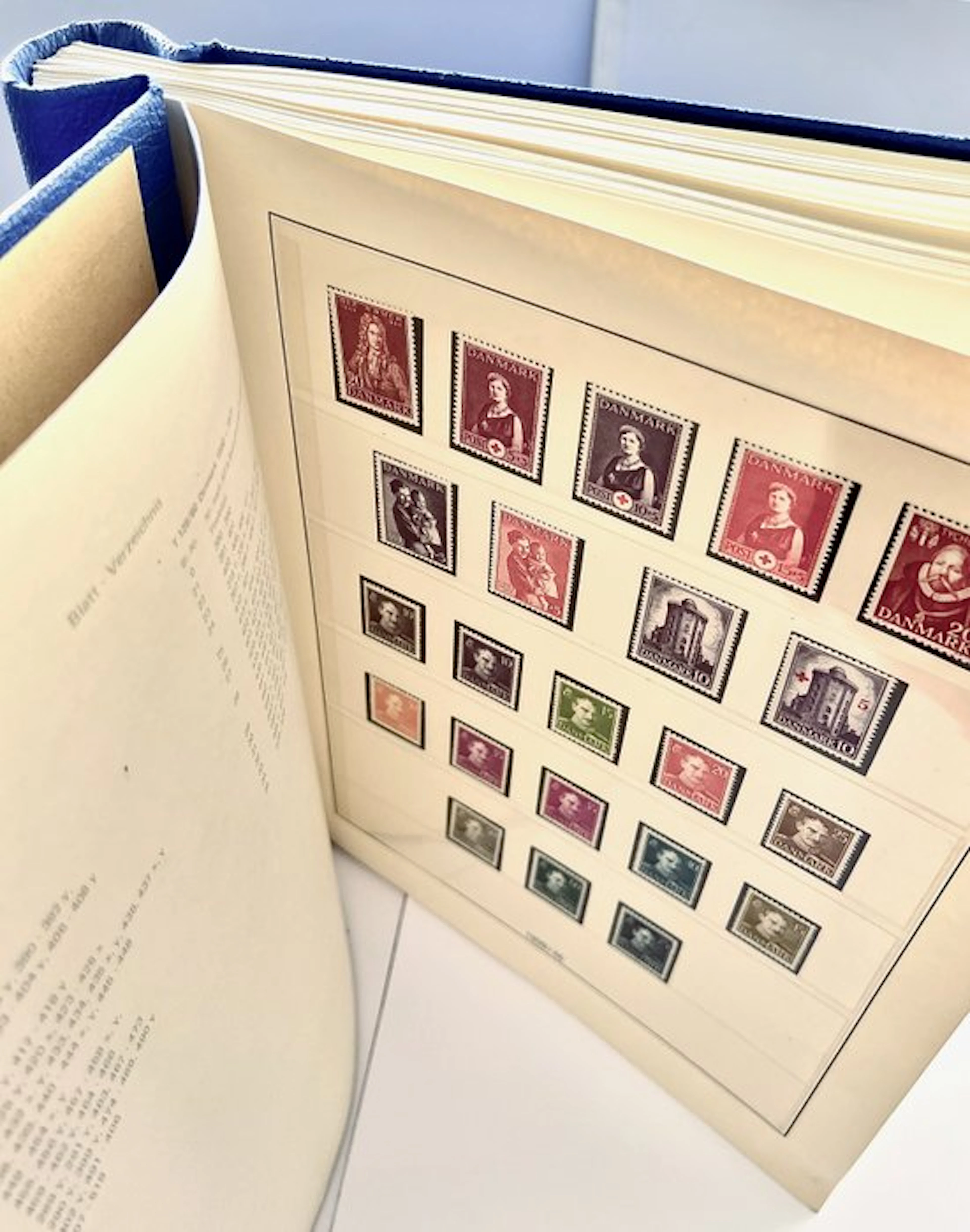 Denmark - 1939–1984 – mint never hinged collection in the...