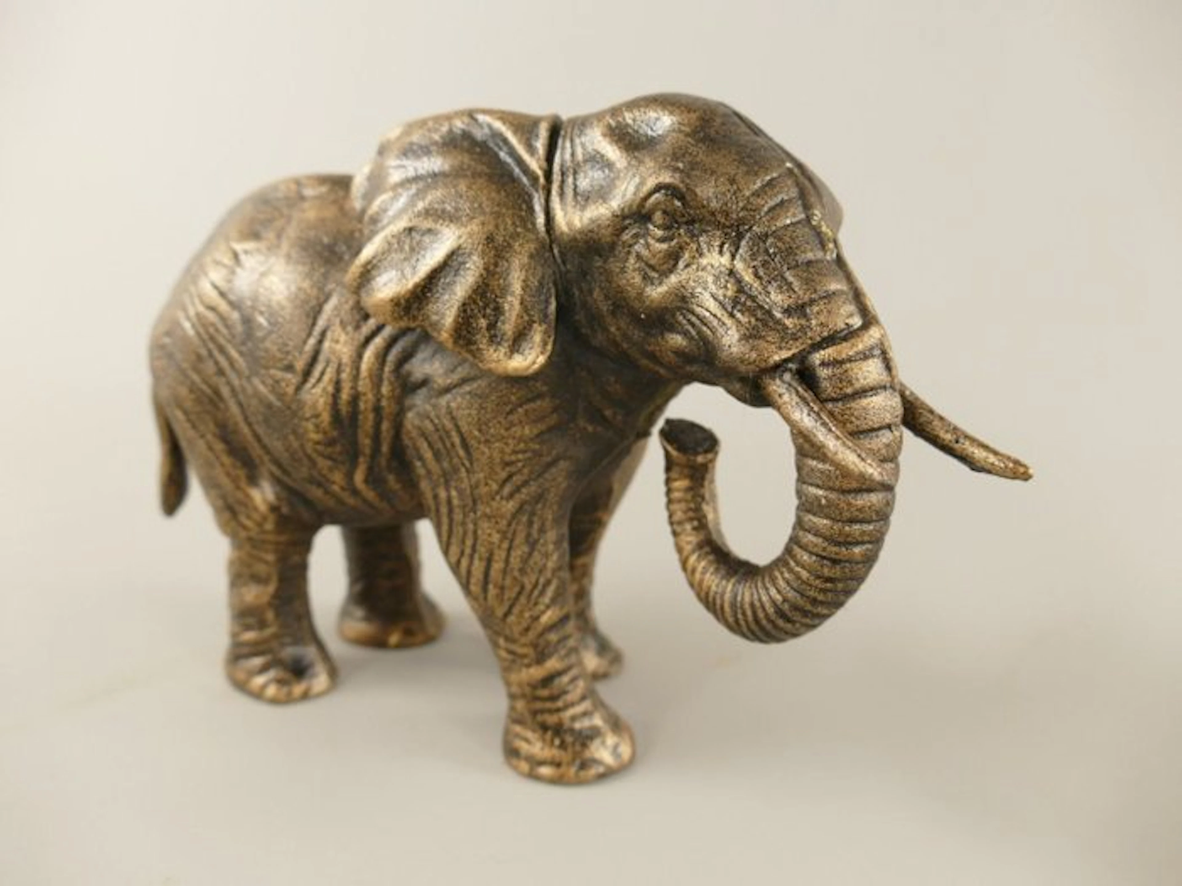 Statue, ***Bronzed iron ELEPHANT***- 2,6 kg - 22 cm - bronzed iron