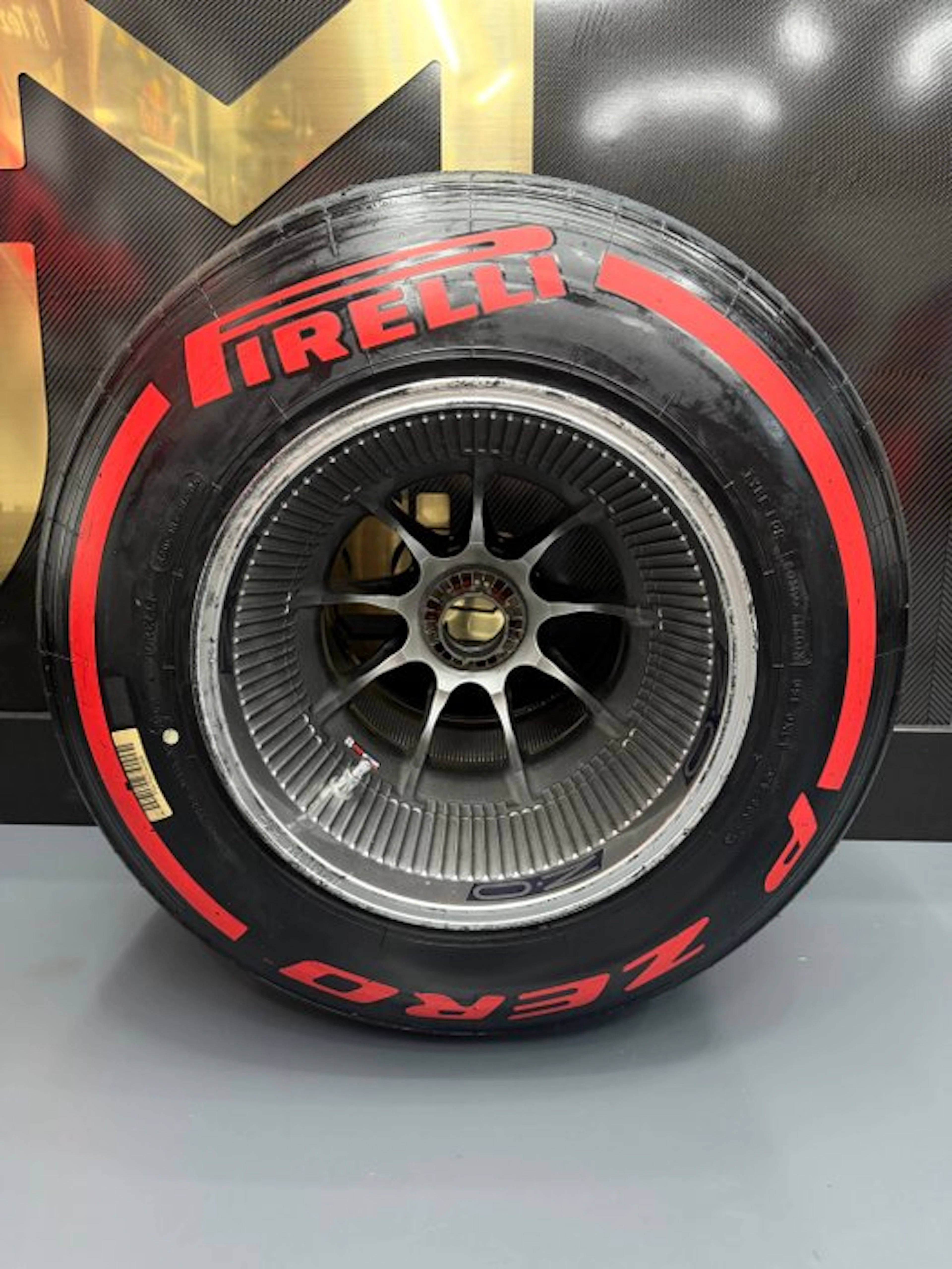 Tyre complete on wheel - Red Bull