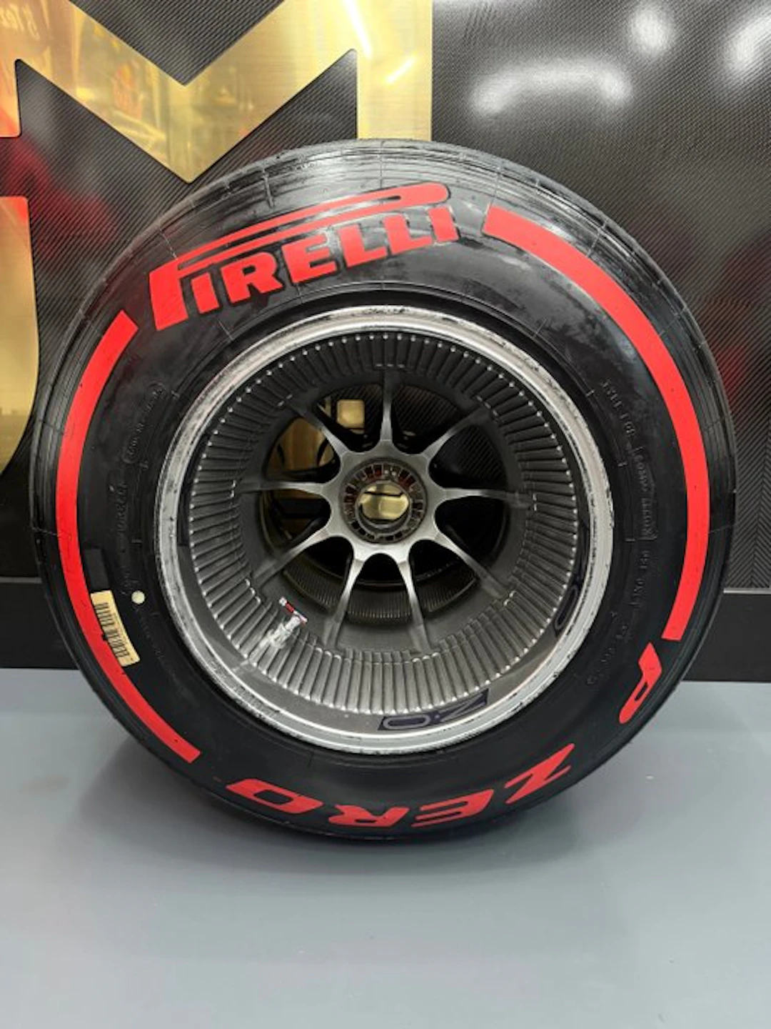 Tyre complete on wheel - Red Bull