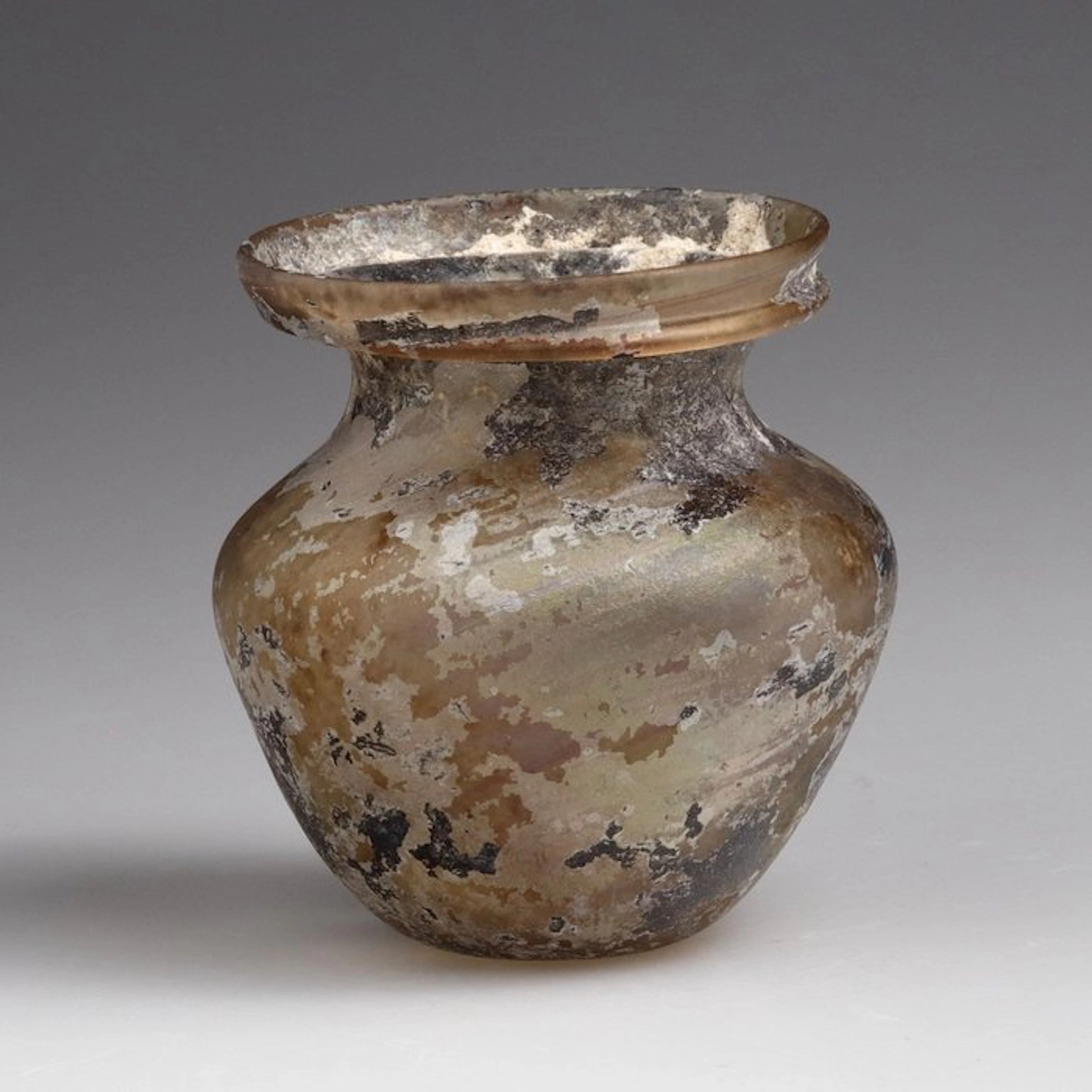 Ancient Roman, Empire Glass brownish-purple vase - 78 mm