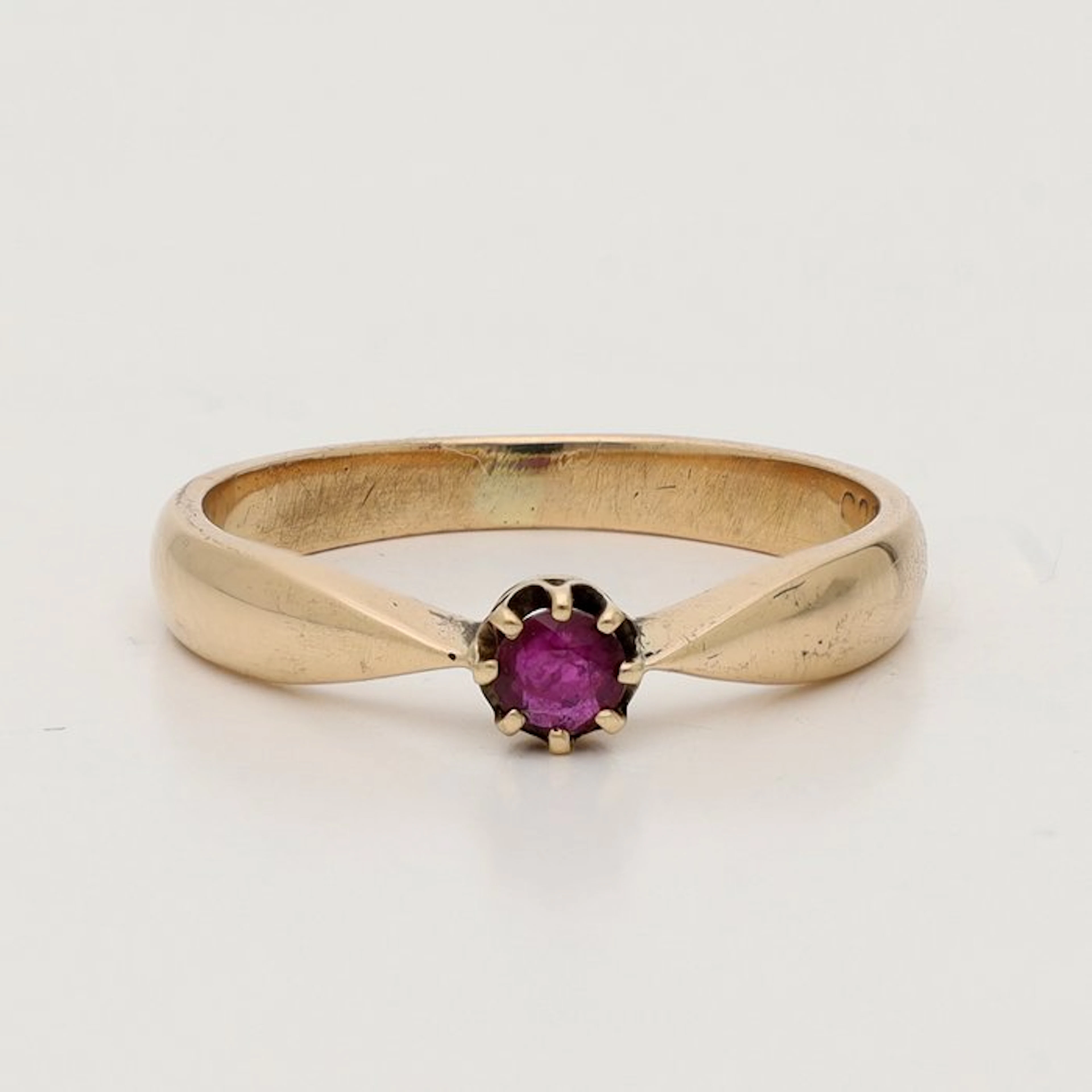 Ring - 14 kt. Yellow gold - 0.13ct. tw. Spinel