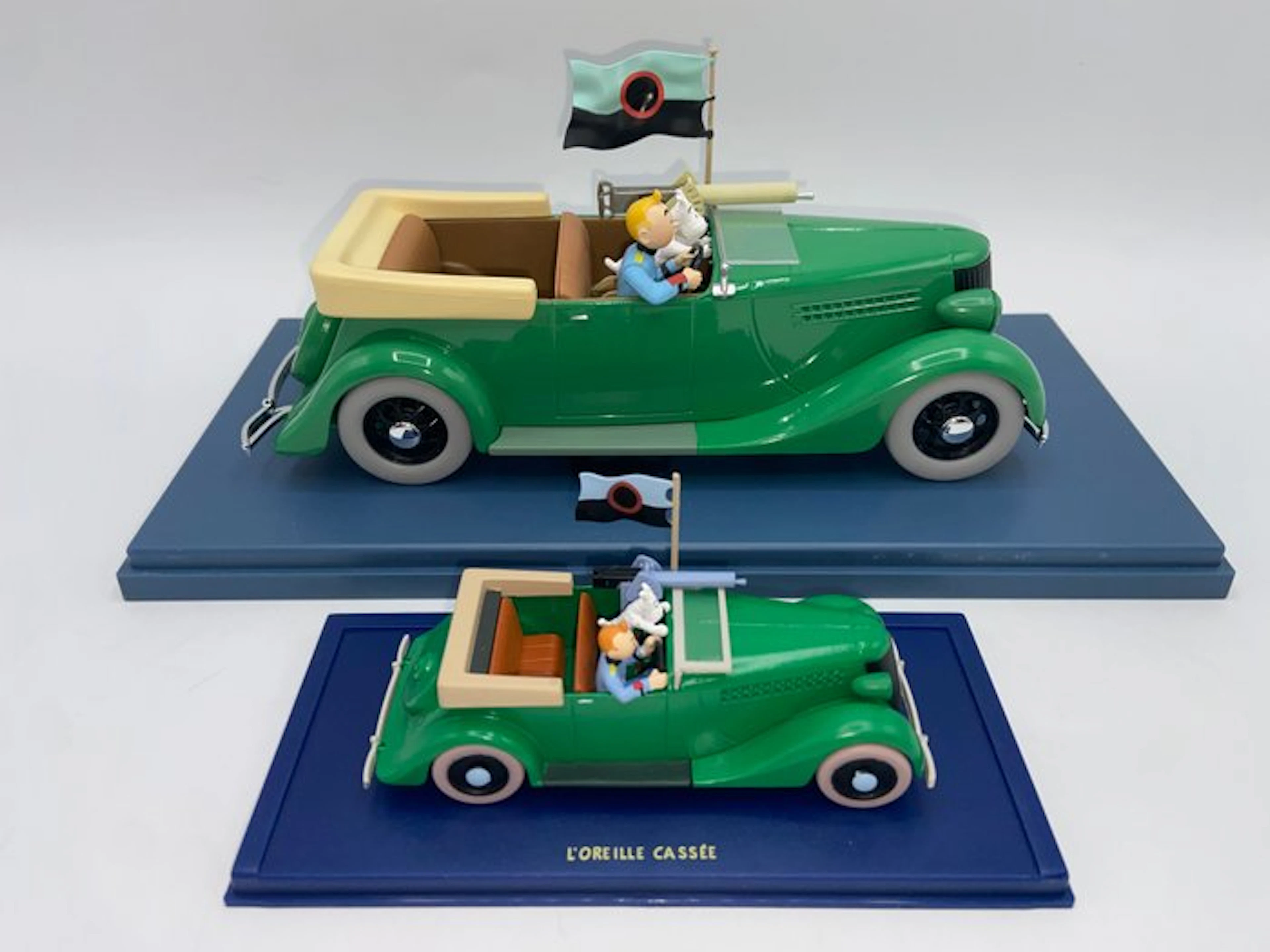 Atlas 1:24 - Model car (2) - Tintin – Ford V8 Armoured Car « The Broken Ear »