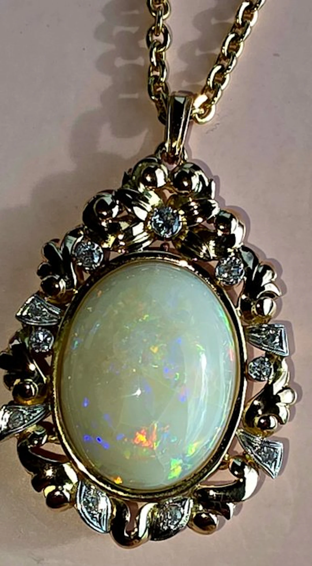 Pendant - 18 kt. Rose gold - 31.00ct. tw. Opal - Diamond - Magnificent