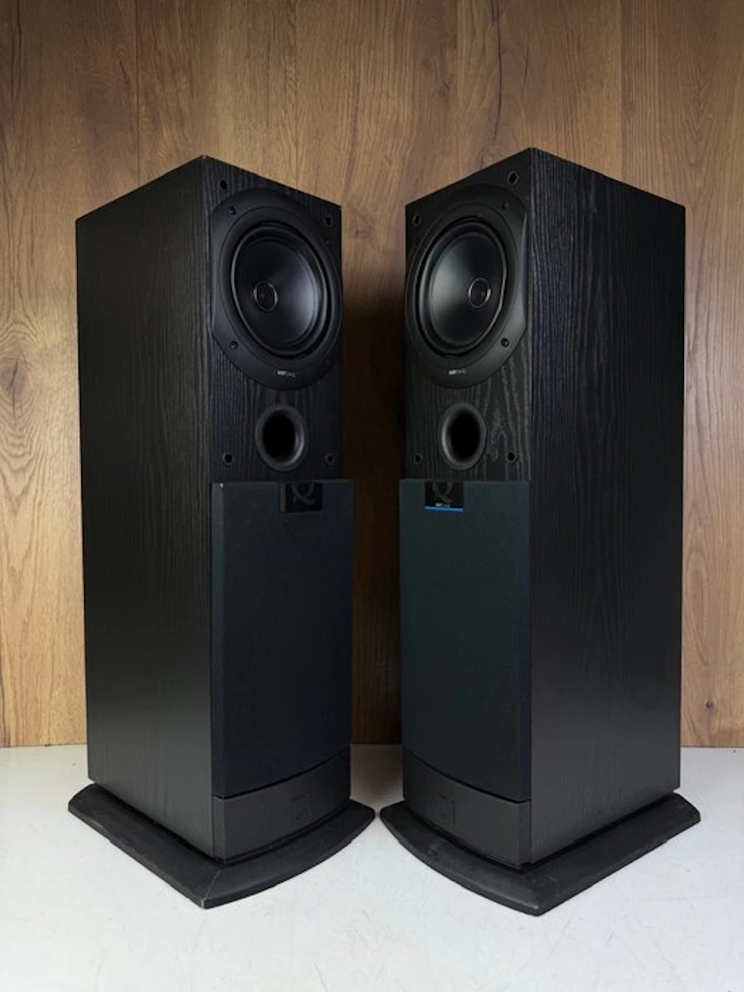 Kef - Q30 SP3175 - Matching Pair Speaker set