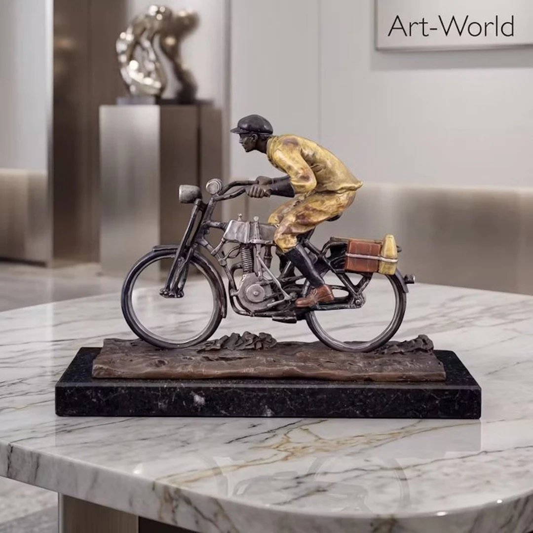 Statue, Naar Decker: Man op motor - 17 cm - Bronze, Marble