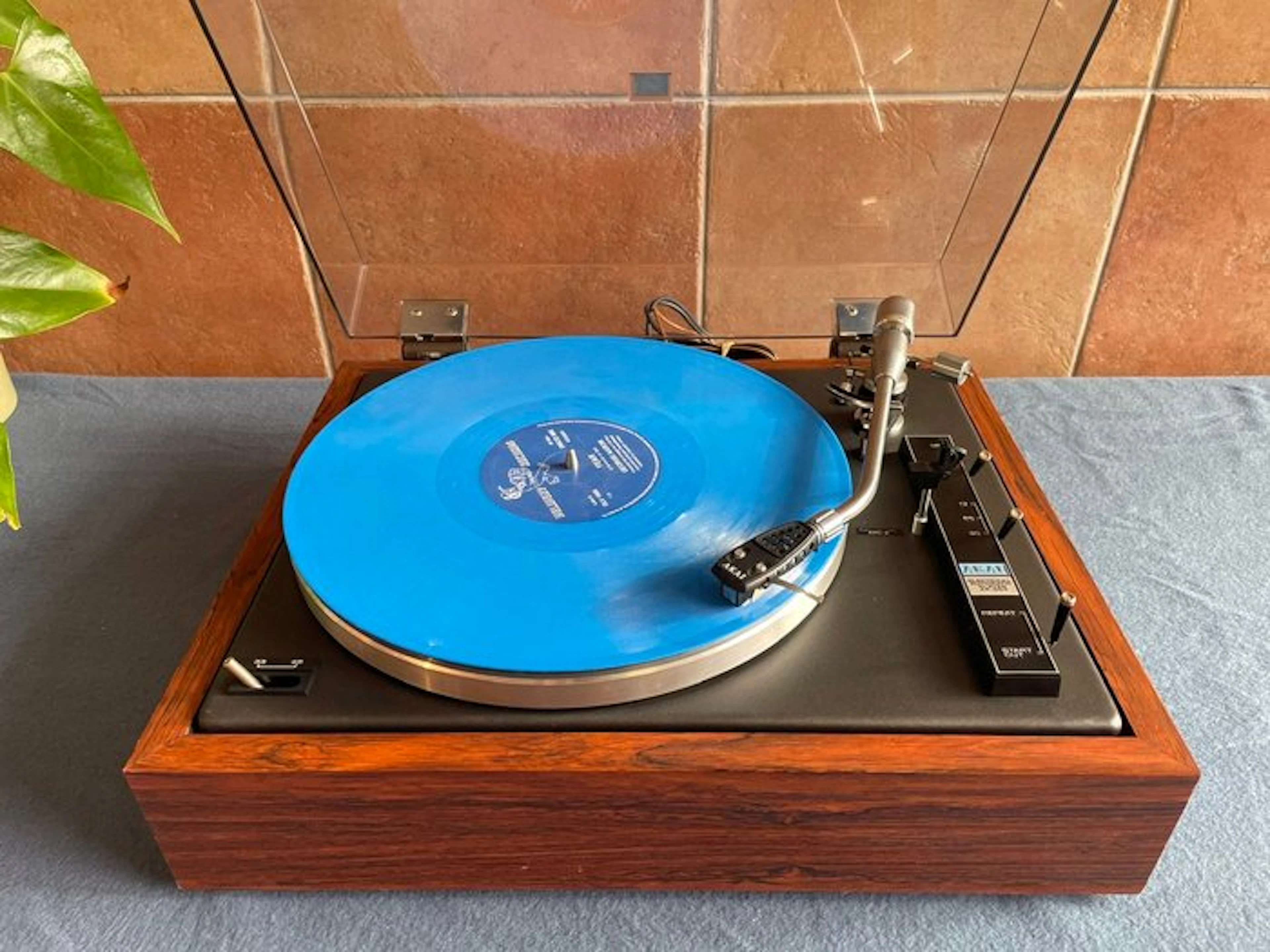 Akai - AP-004 full automatic Turntable