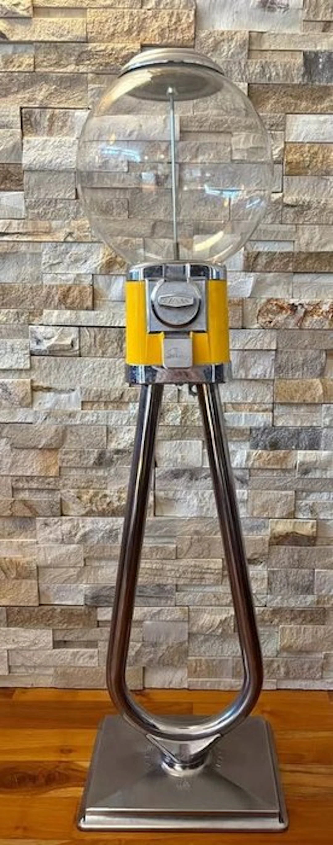 Beaver - Gumball machine - candy dispenser