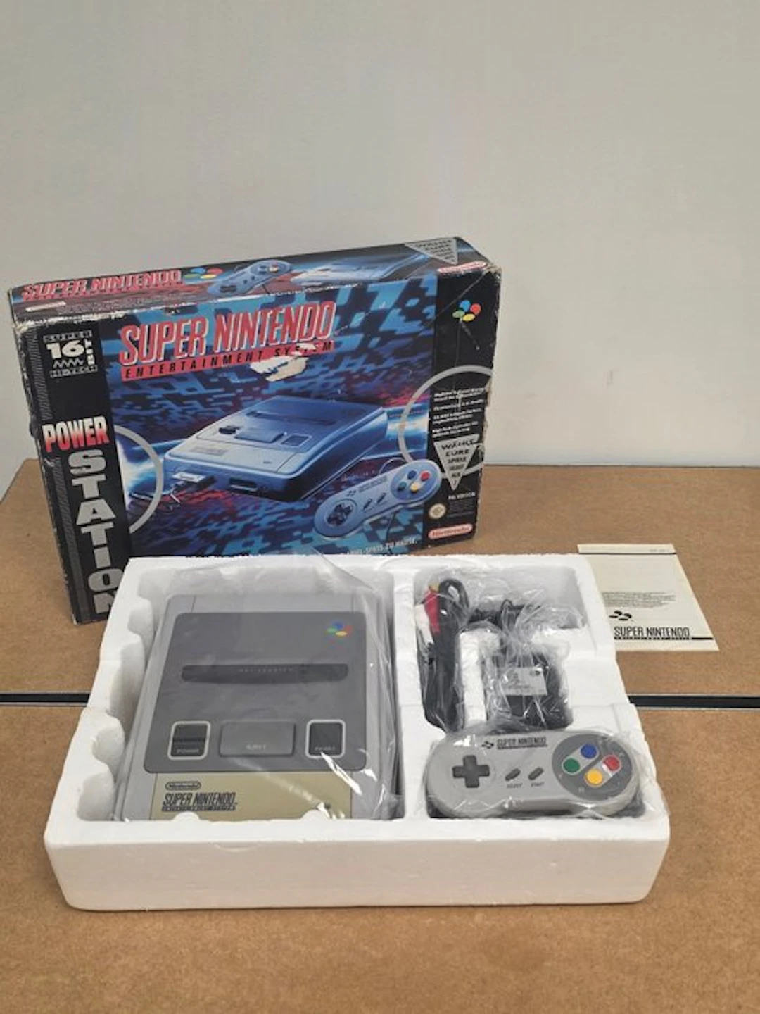 Nintendo - Snes - Small Box 16-BIT Power STATION Pack...