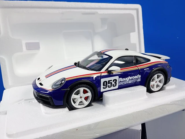 MiniChamps 1:18 - Model sports car - Porsche 911 Dakar