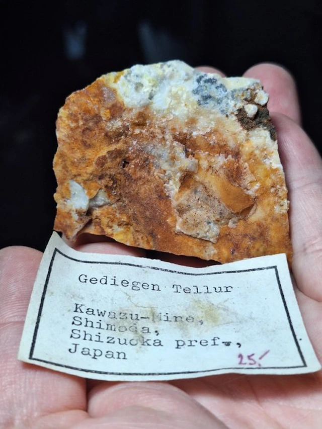 Rare native Tellurium on quartz Specimen - Height: 6.5 cm - Width: 5 cm- 79 g