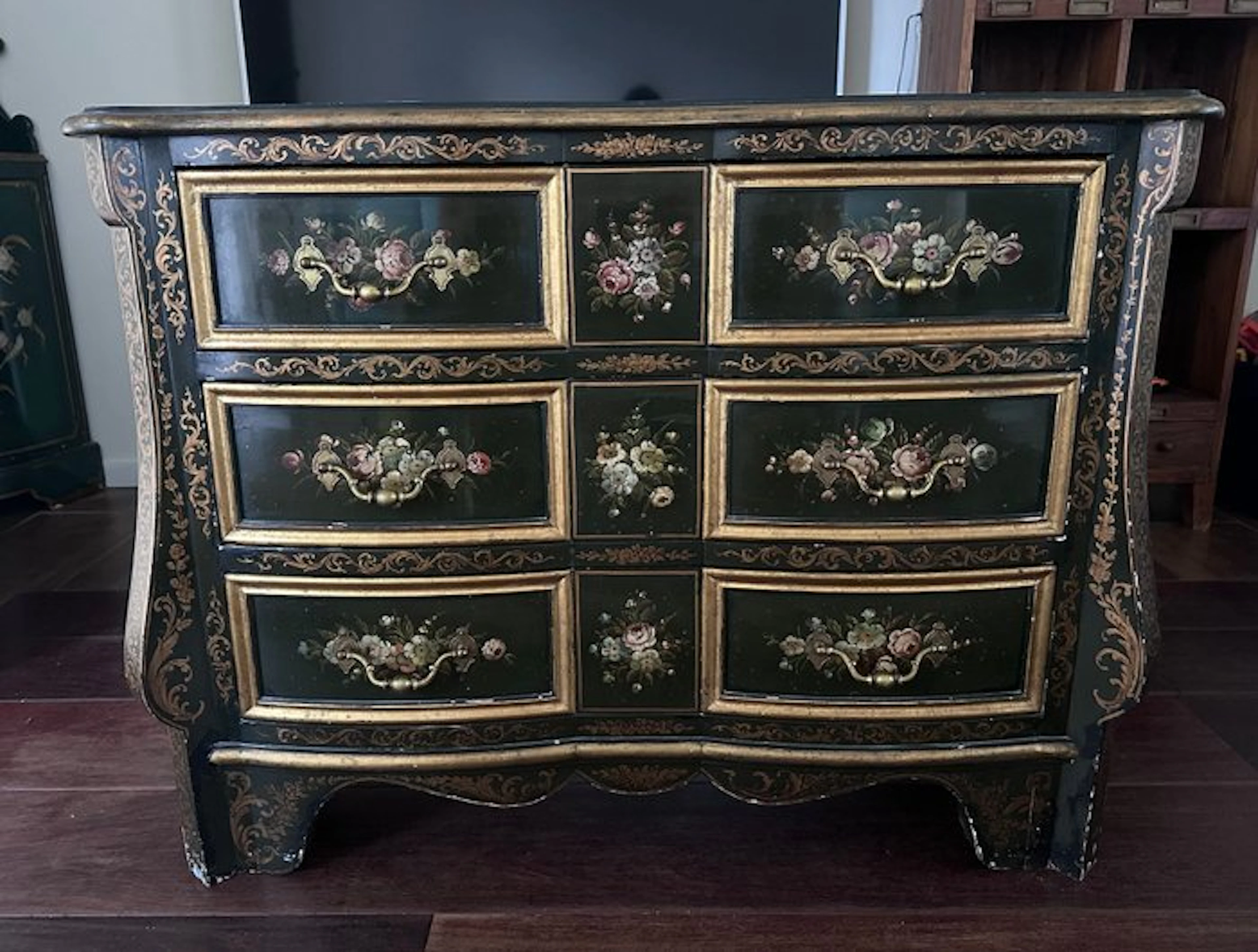 Chest of drawers - Wood