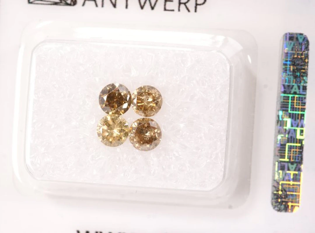 No reserve price - 4 pcs Diamond (Natural coloured) - 0.85 ct - Round - Fancy
