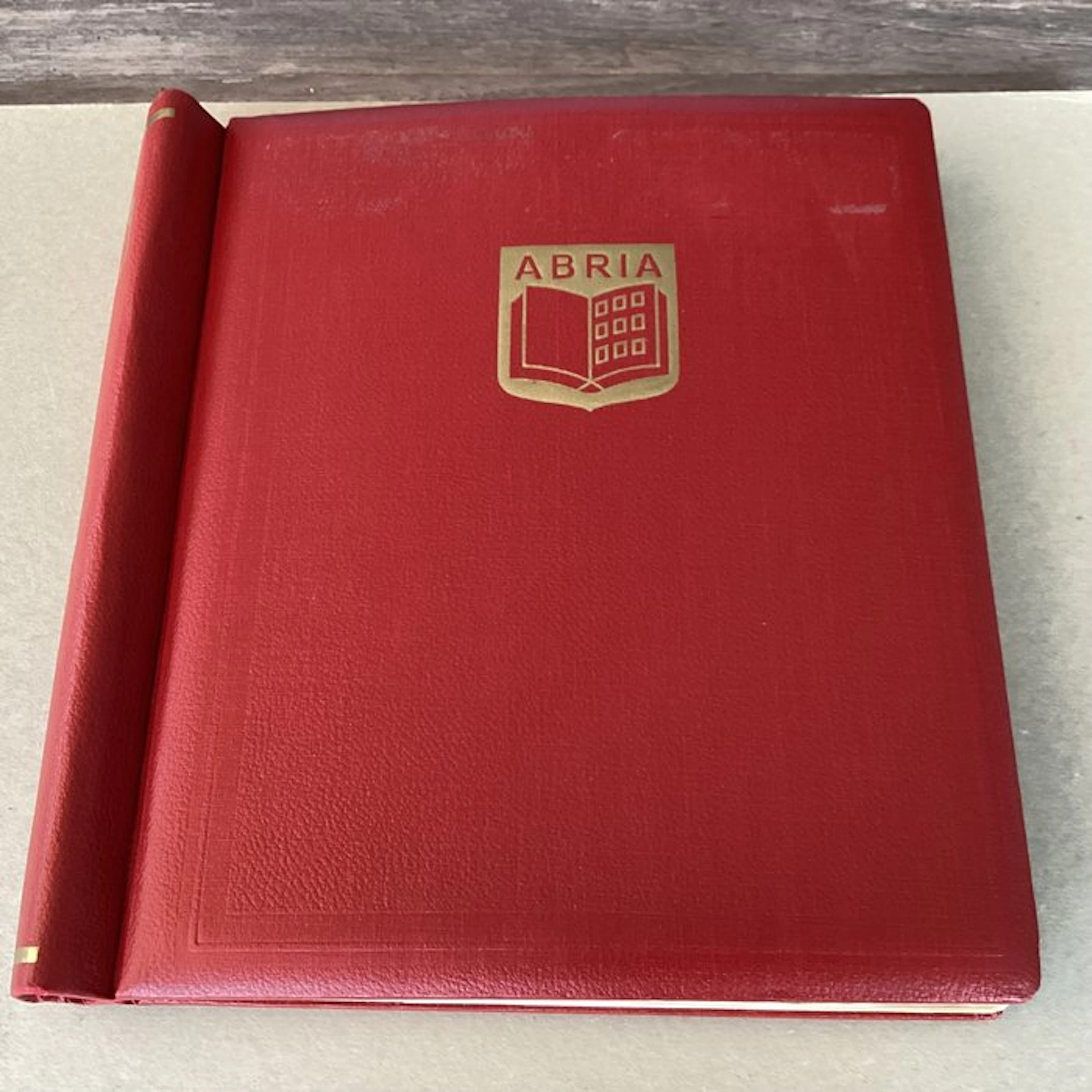 Berlin 1948/1990 - Abria album with a strong Berlin collection