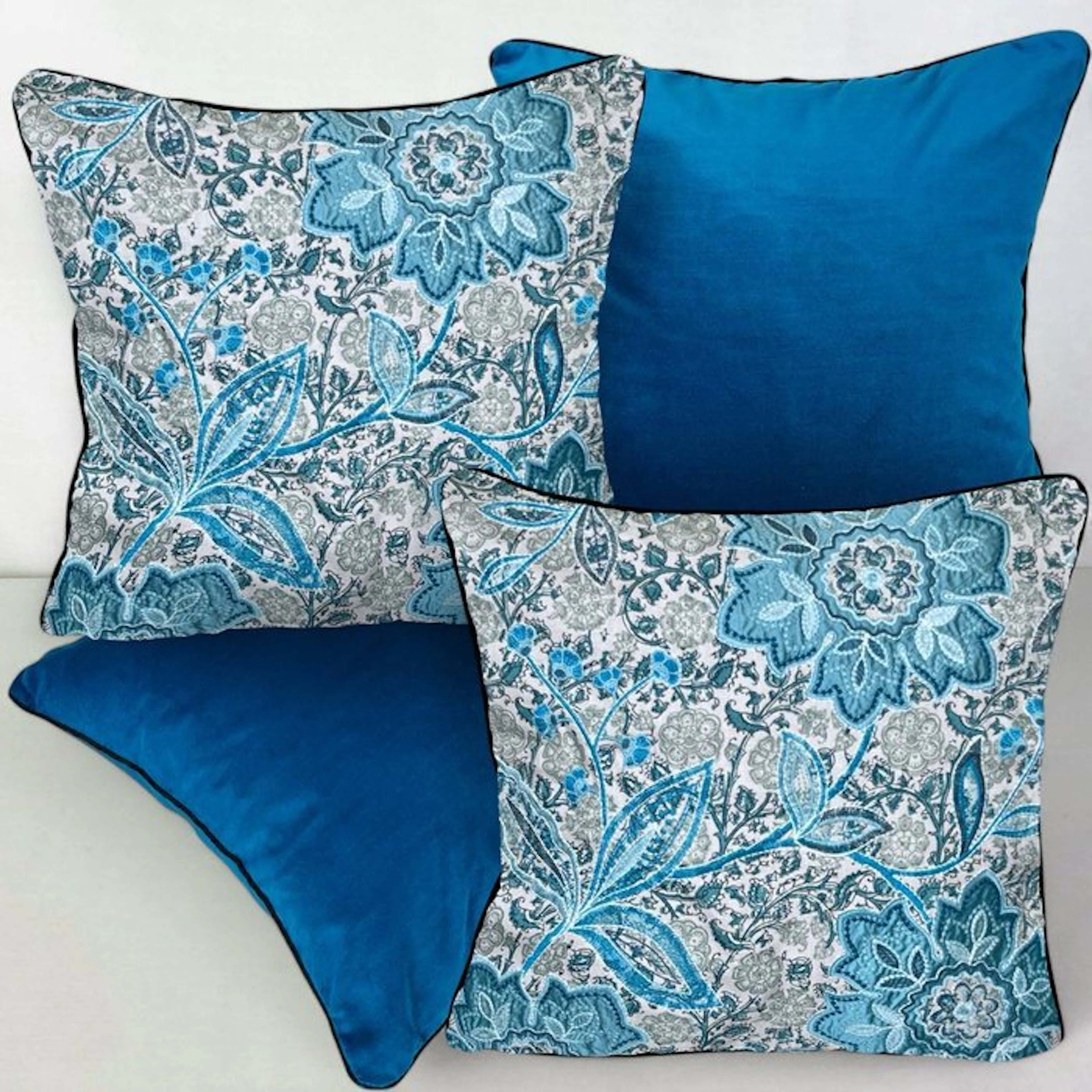 MANUEL CANOVAS - New set - Two cushions in a set of four in total - Cushion