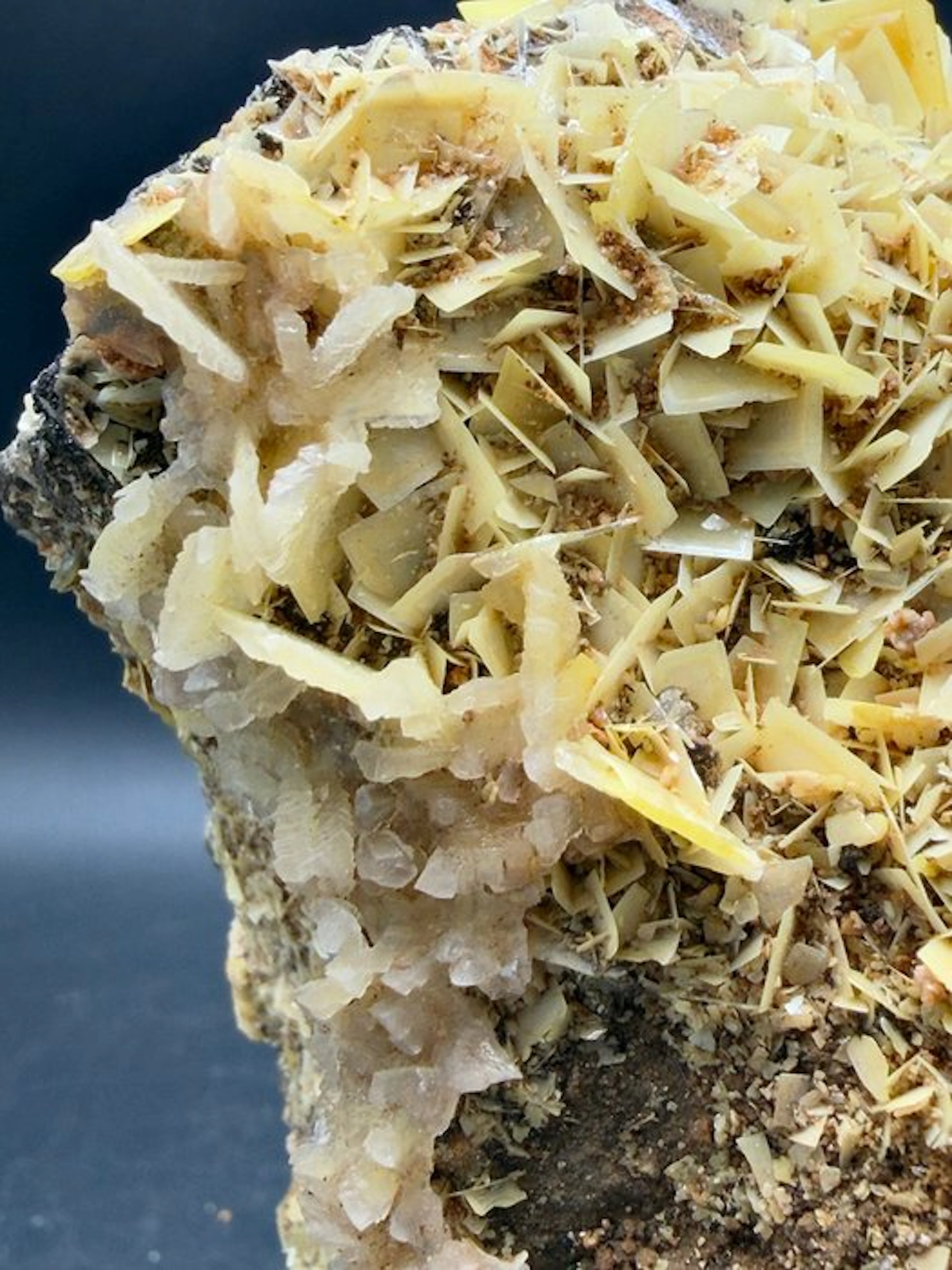 Wulfenite Crystals - Height: 16 cm - Width: 12 cm- 1531 g - (1)