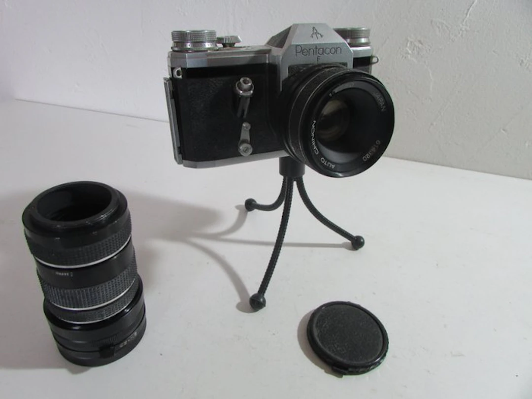 Pentacon F + Auto Chinon 1 : 2 / 50 mm Single lens reflex camera (SLR)