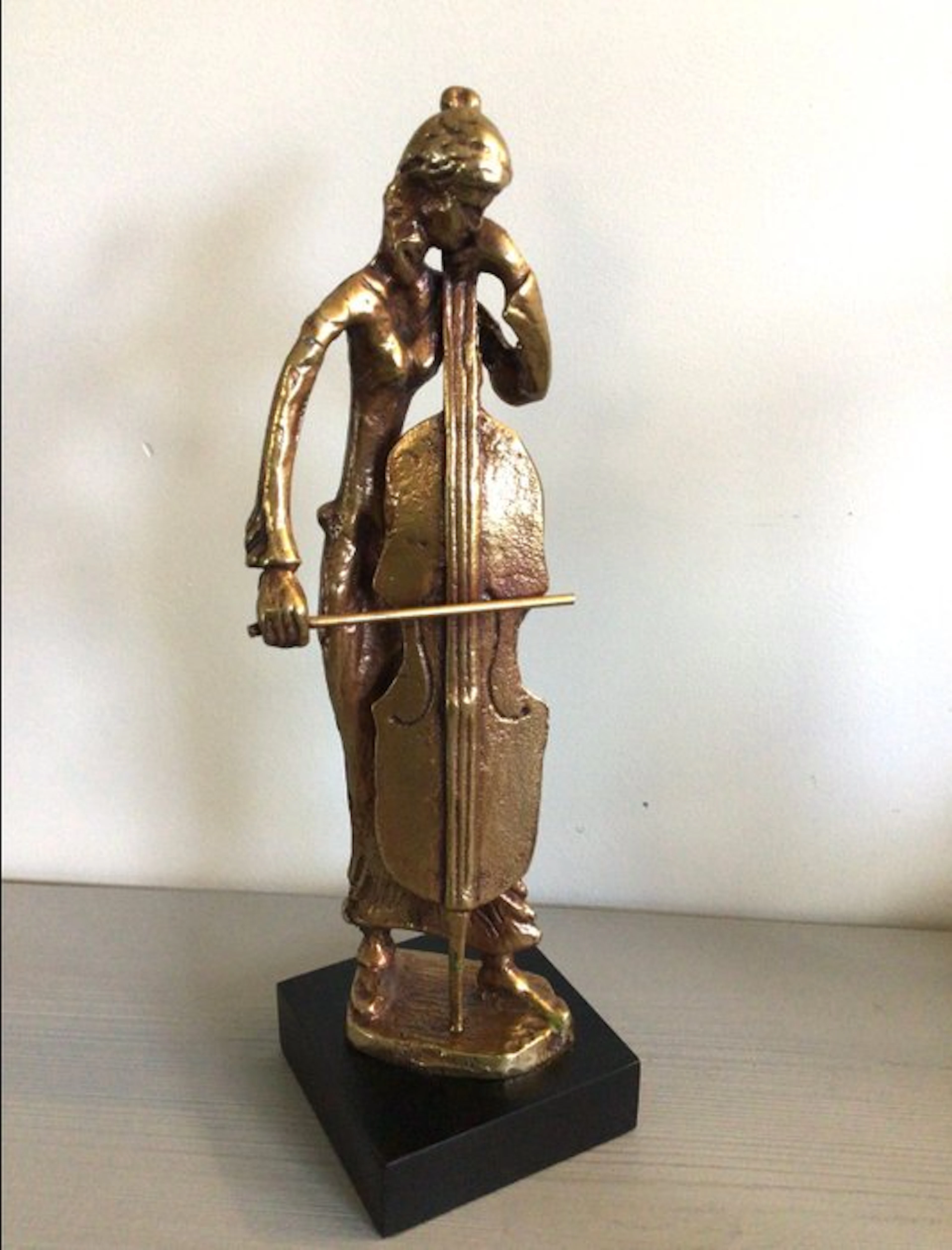 Sculpture, “ Contrabas Speelster “ - 28 cm - bronze (gold-plated)