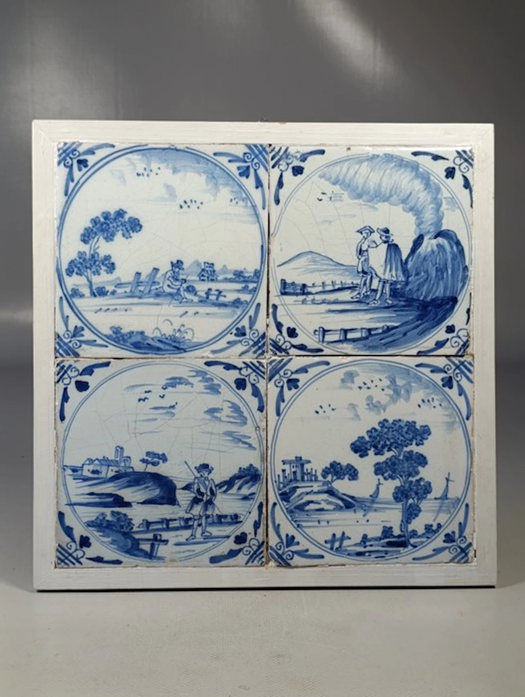 Tile (4) - Lively landscapes and lake scenes in circular medallions