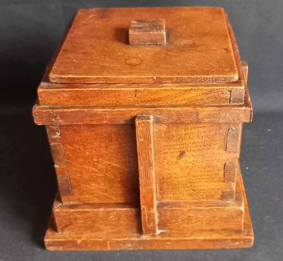 Tobacco box - Oak - Art Deco tobacco box