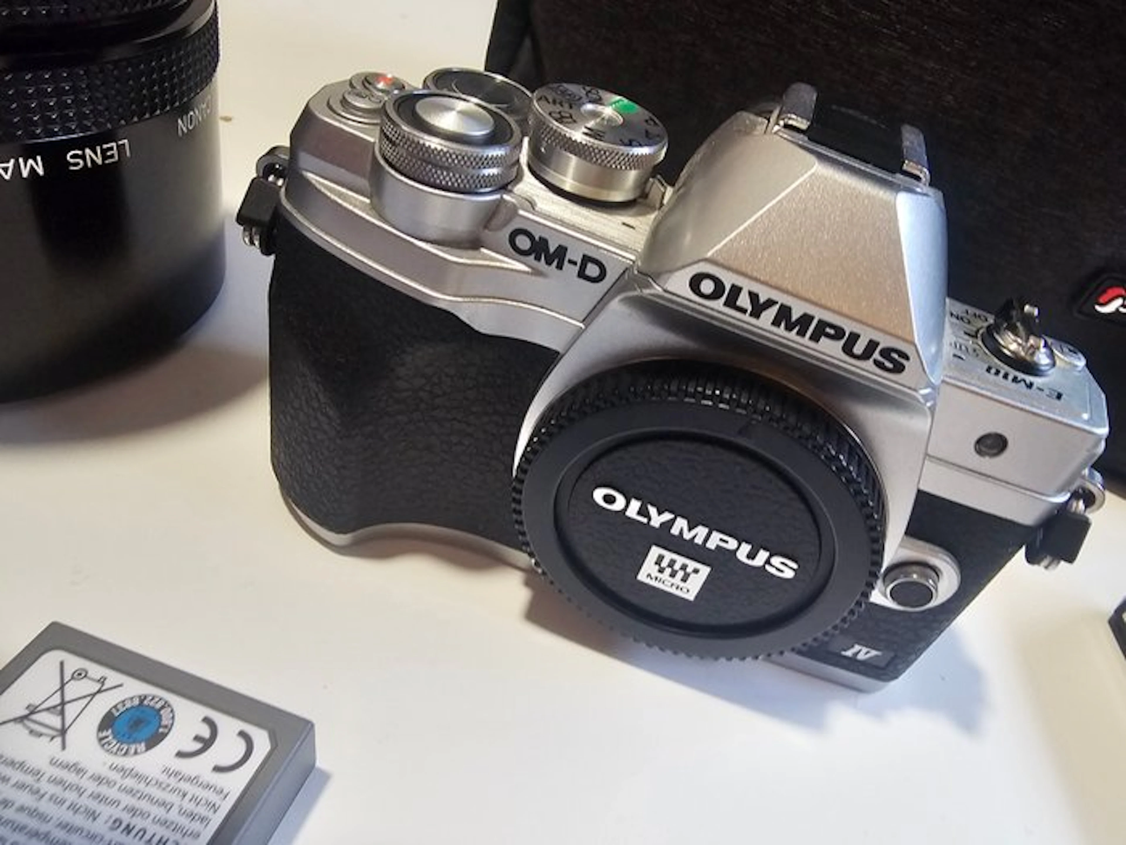 Olympus OM-D E-M10 Mark IV + Reflex Canon 500mm F8 (With...